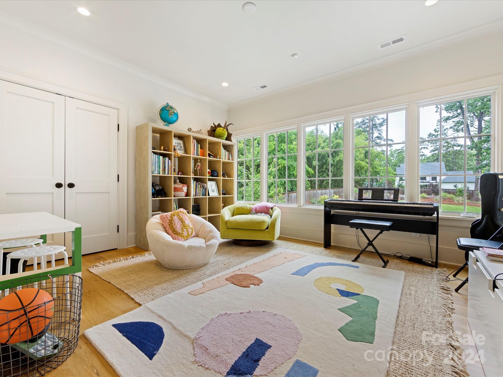 201 Wonderwood Drive