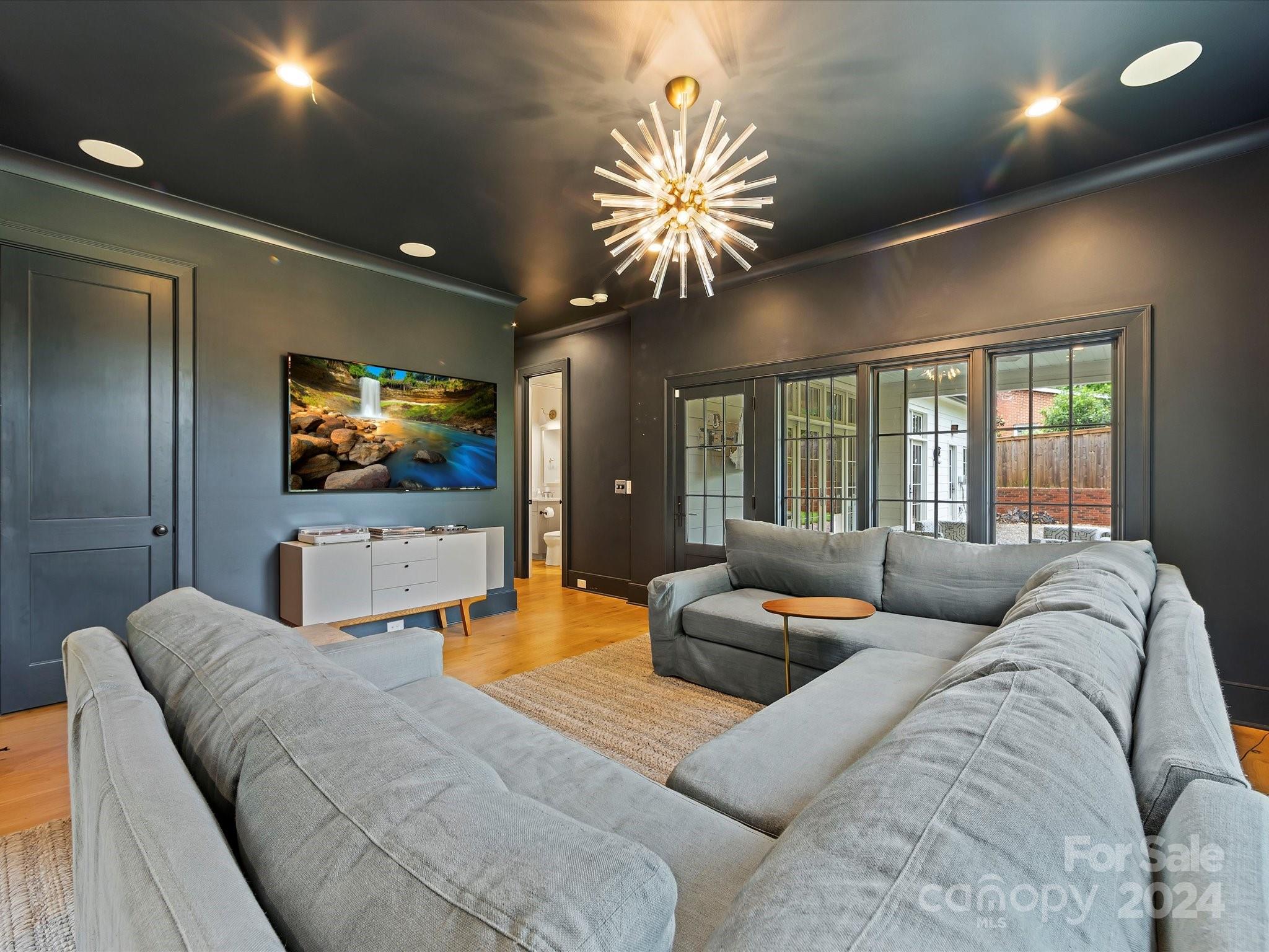 201 Wonderwood Drive