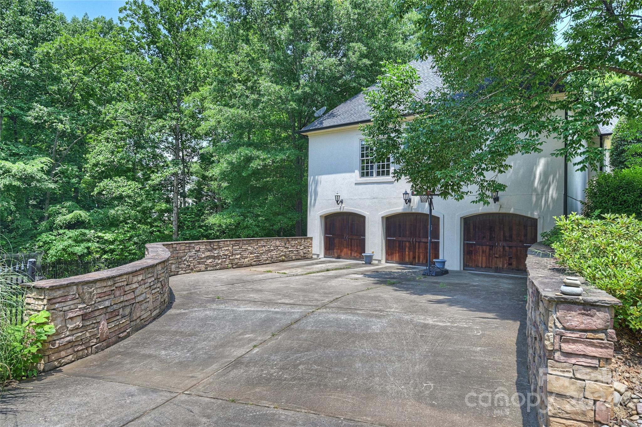 3515 Bellevue Lane