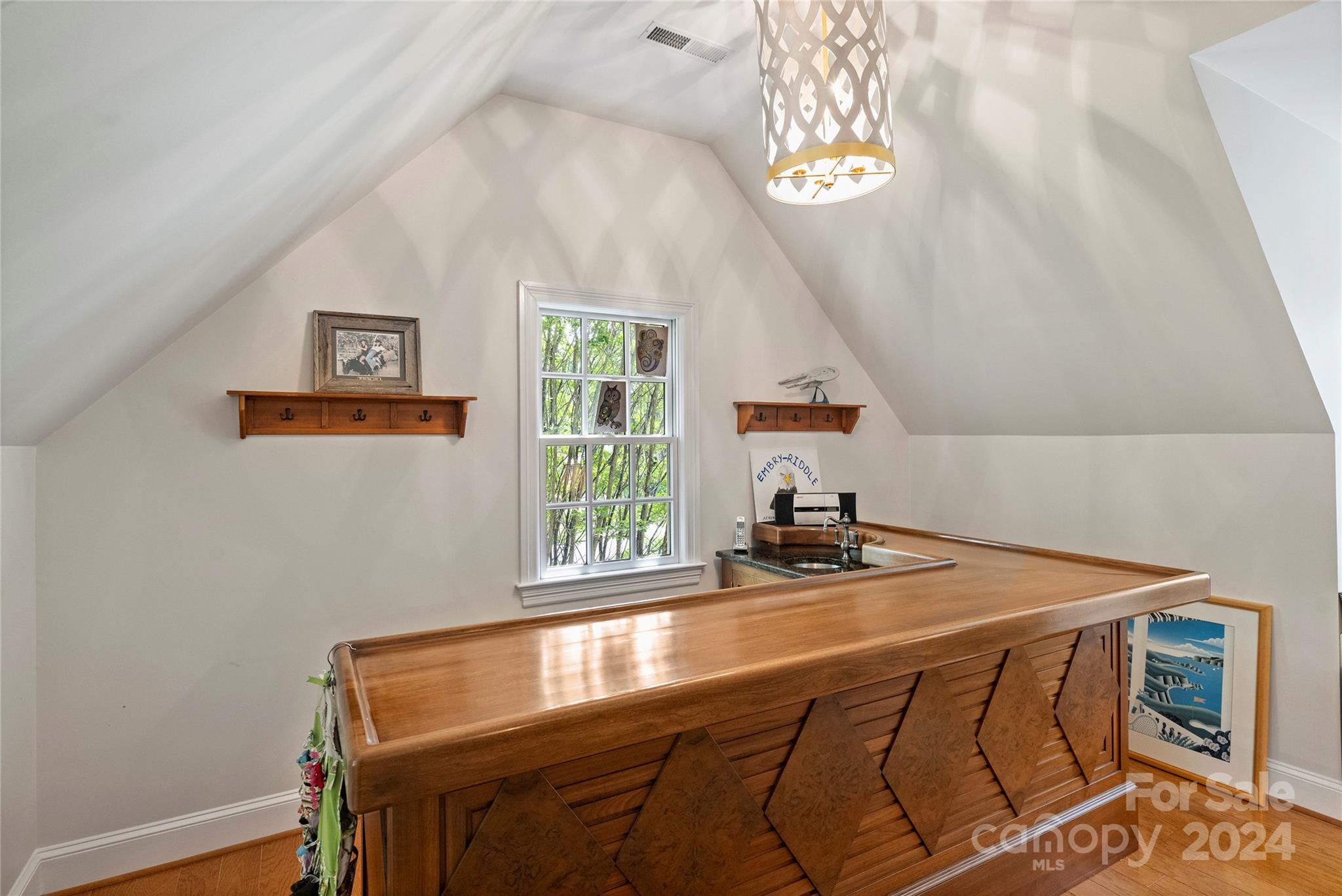 3515 Bellevue Lane