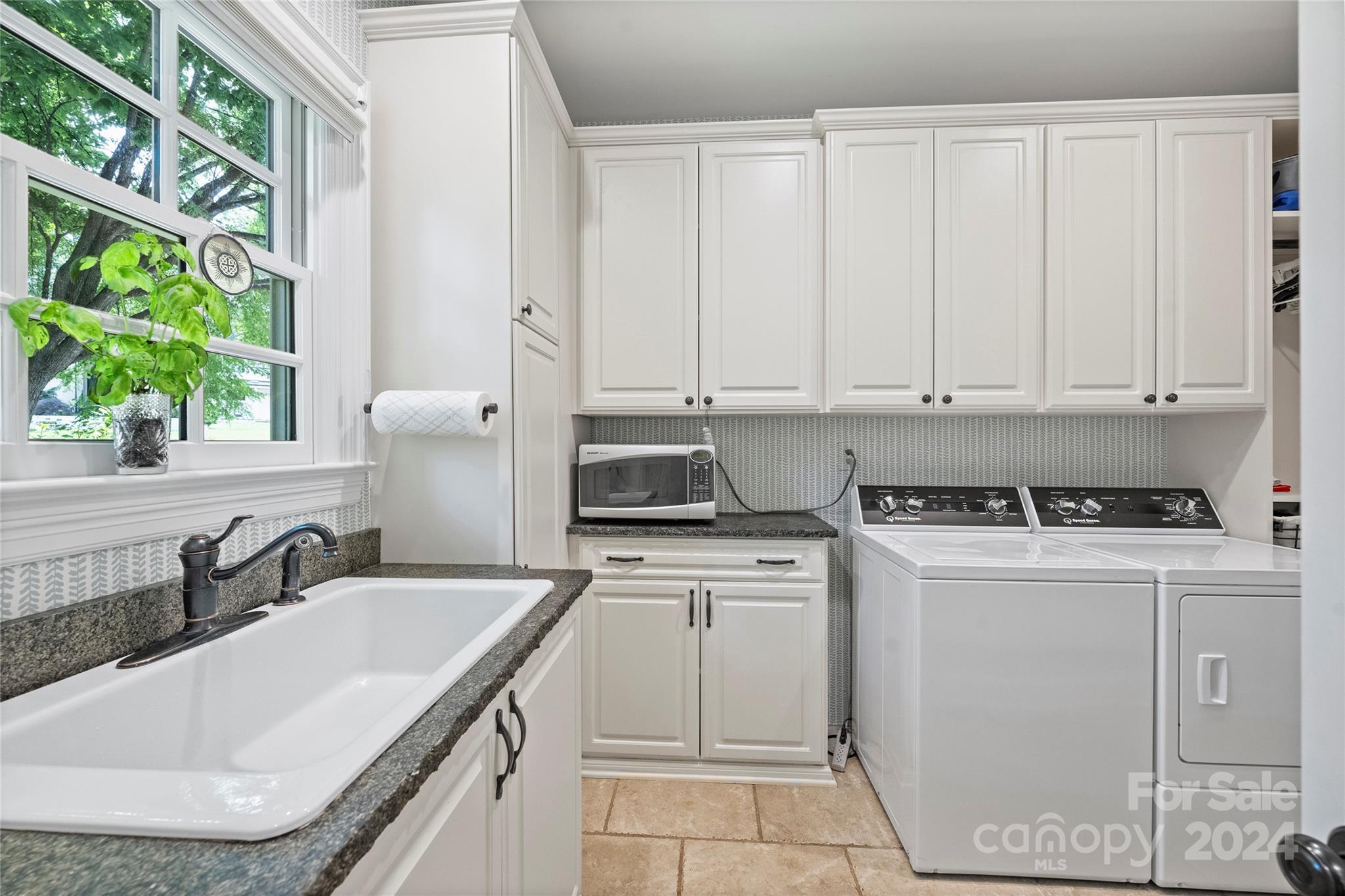 3515 Bellevue Lane