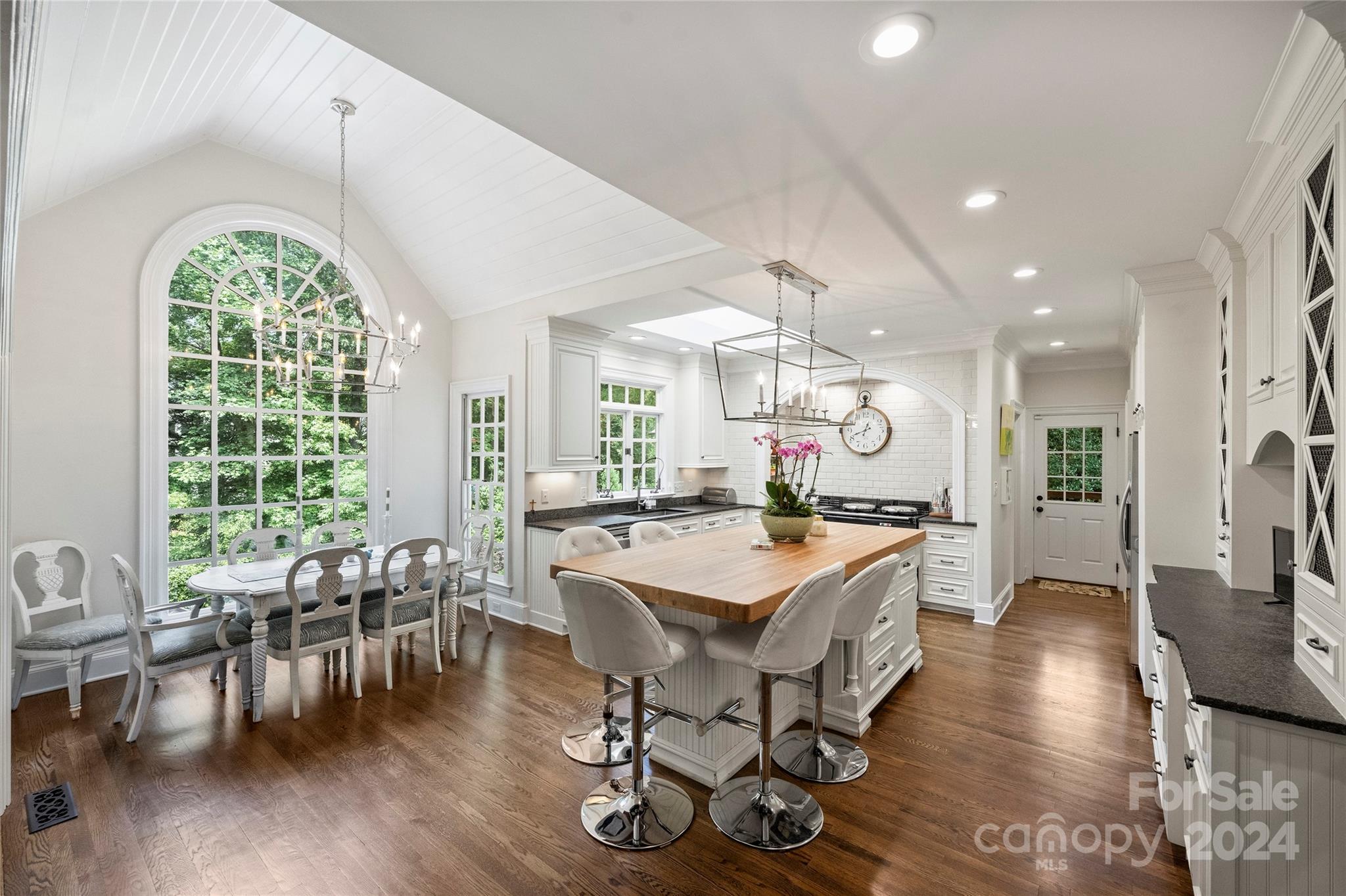 3515 Bellevue Lane