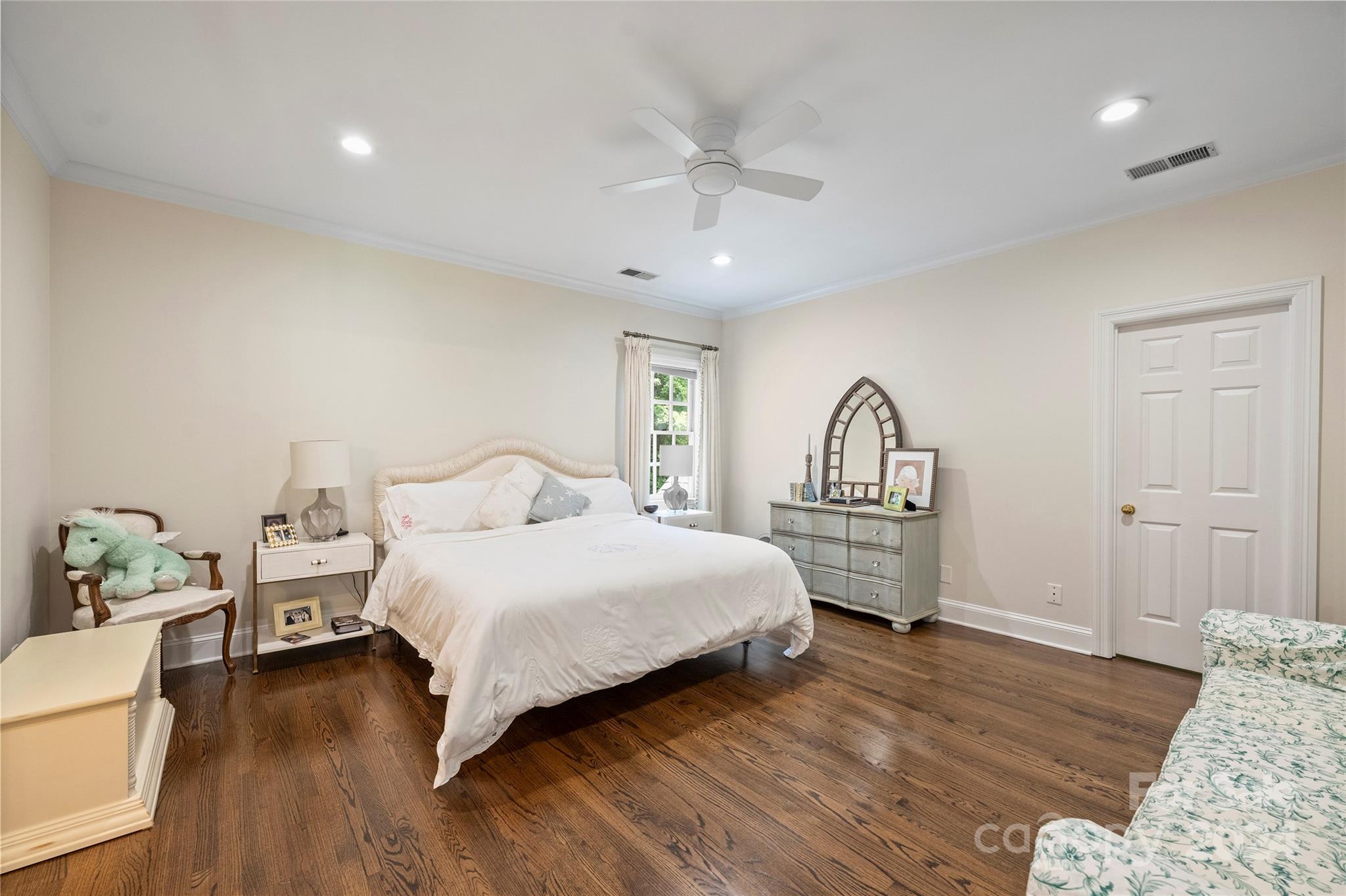 3515 Bellevue Lane