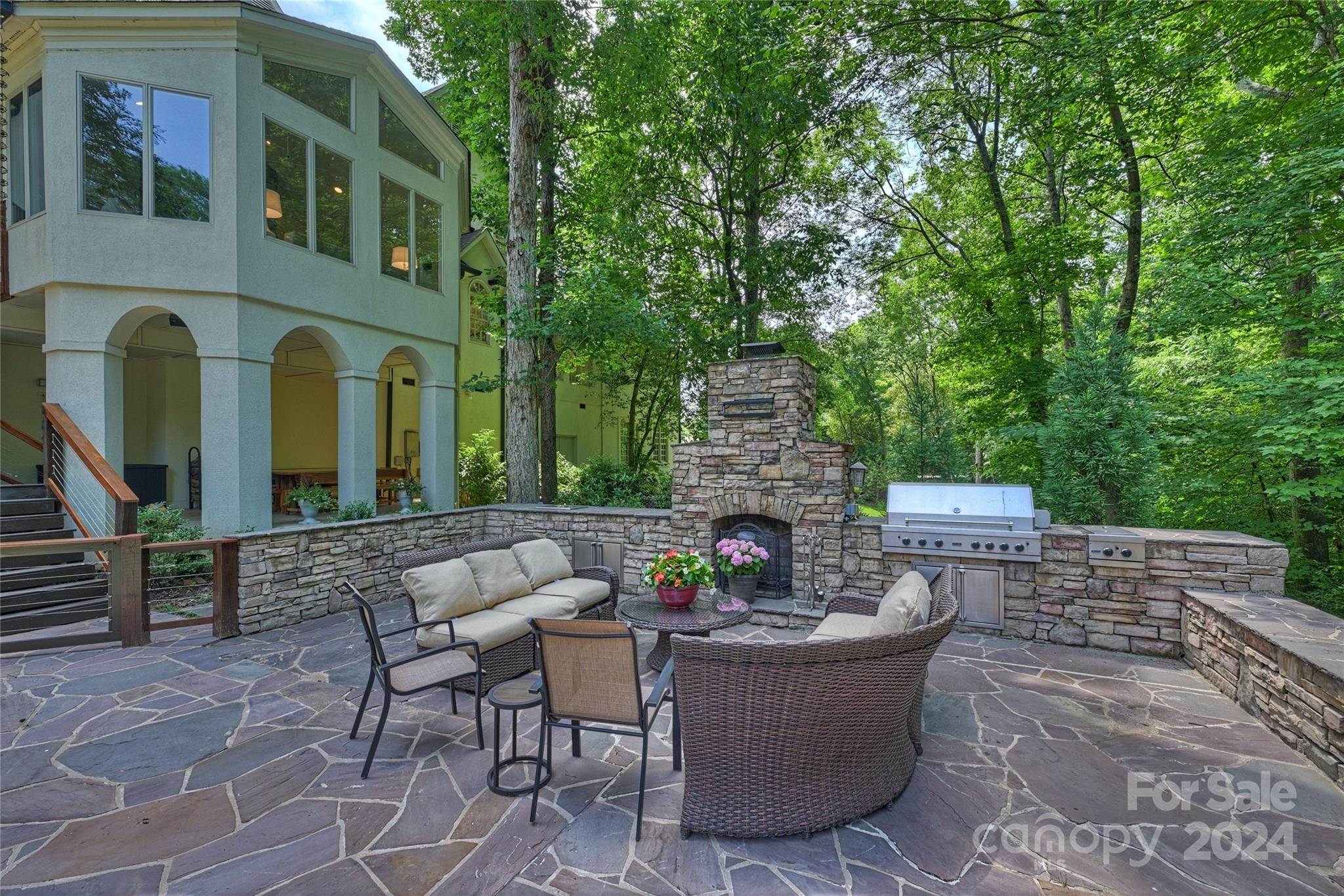 3515 Bellevue Lane