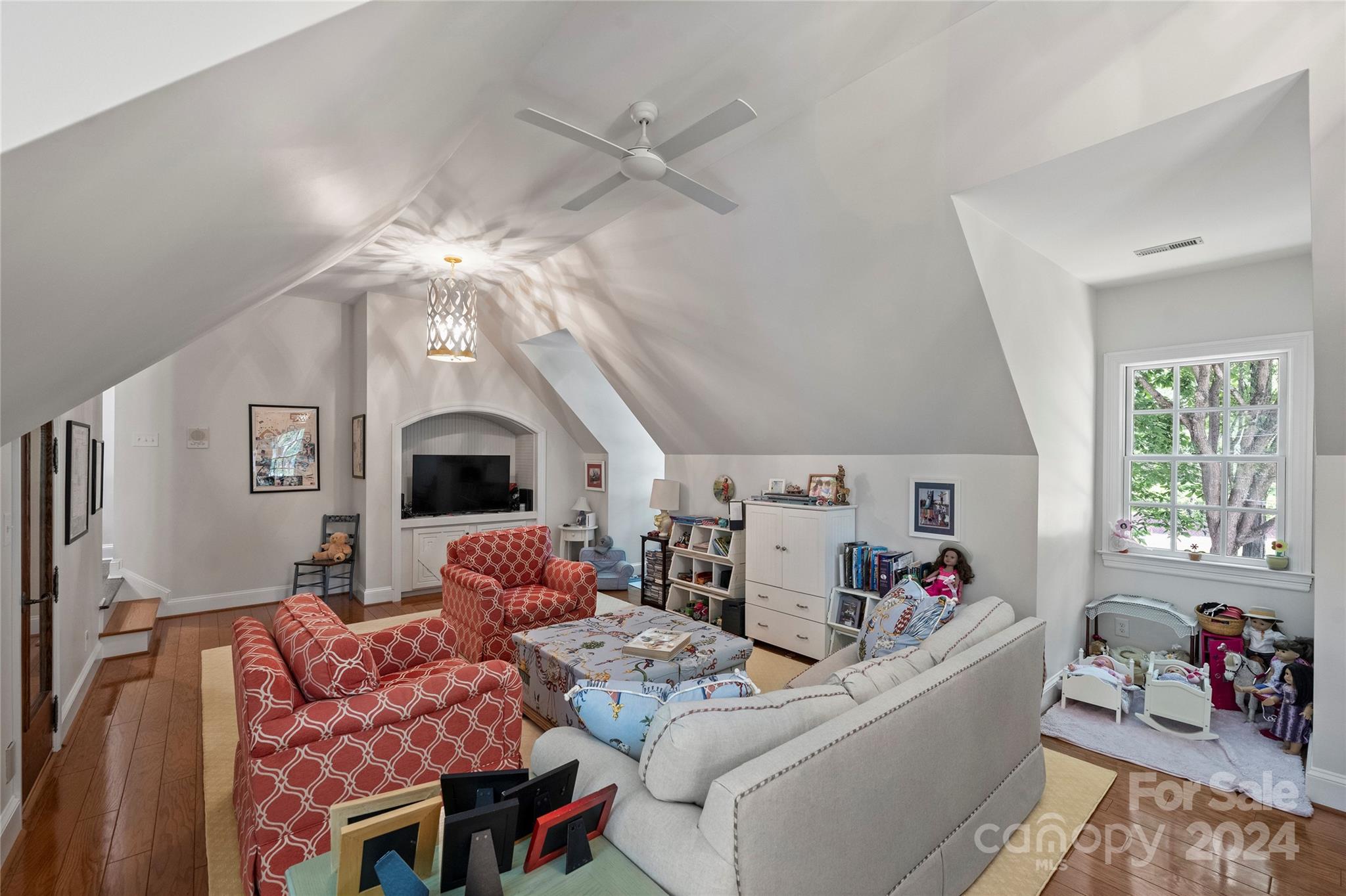3515 Bellevue Lane