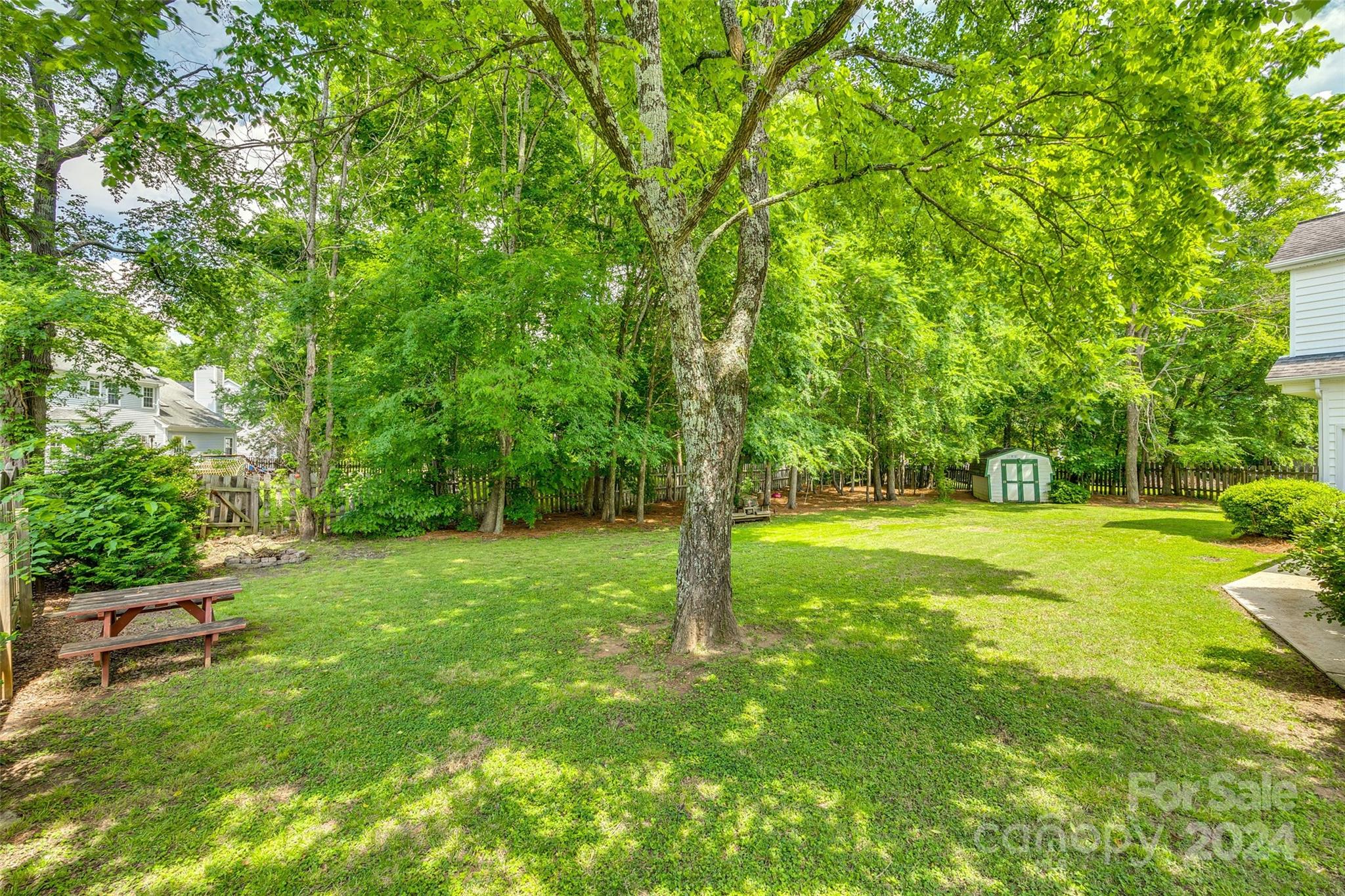 1385 Lloyd Place