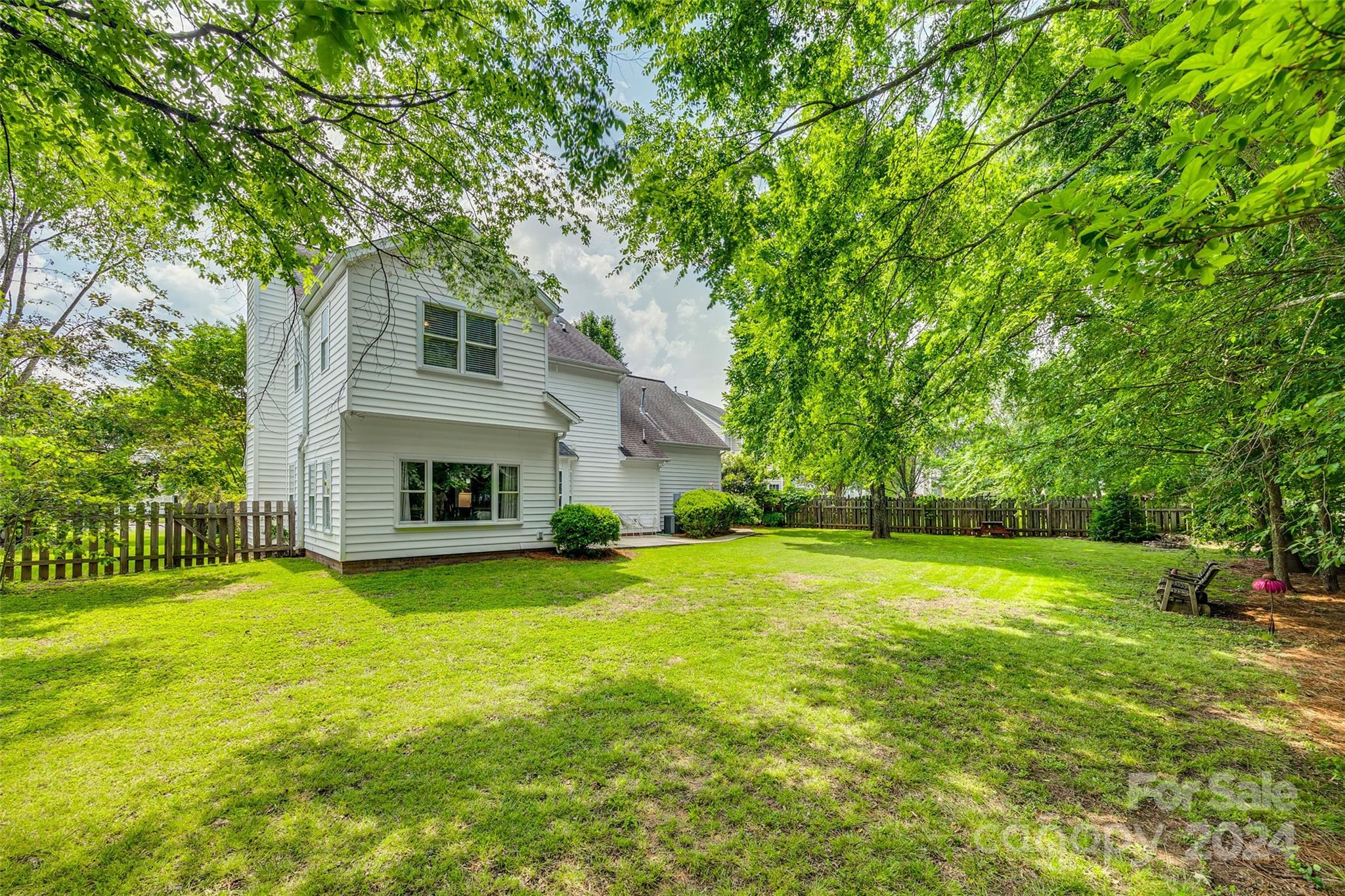 1385 Lloyd Place
