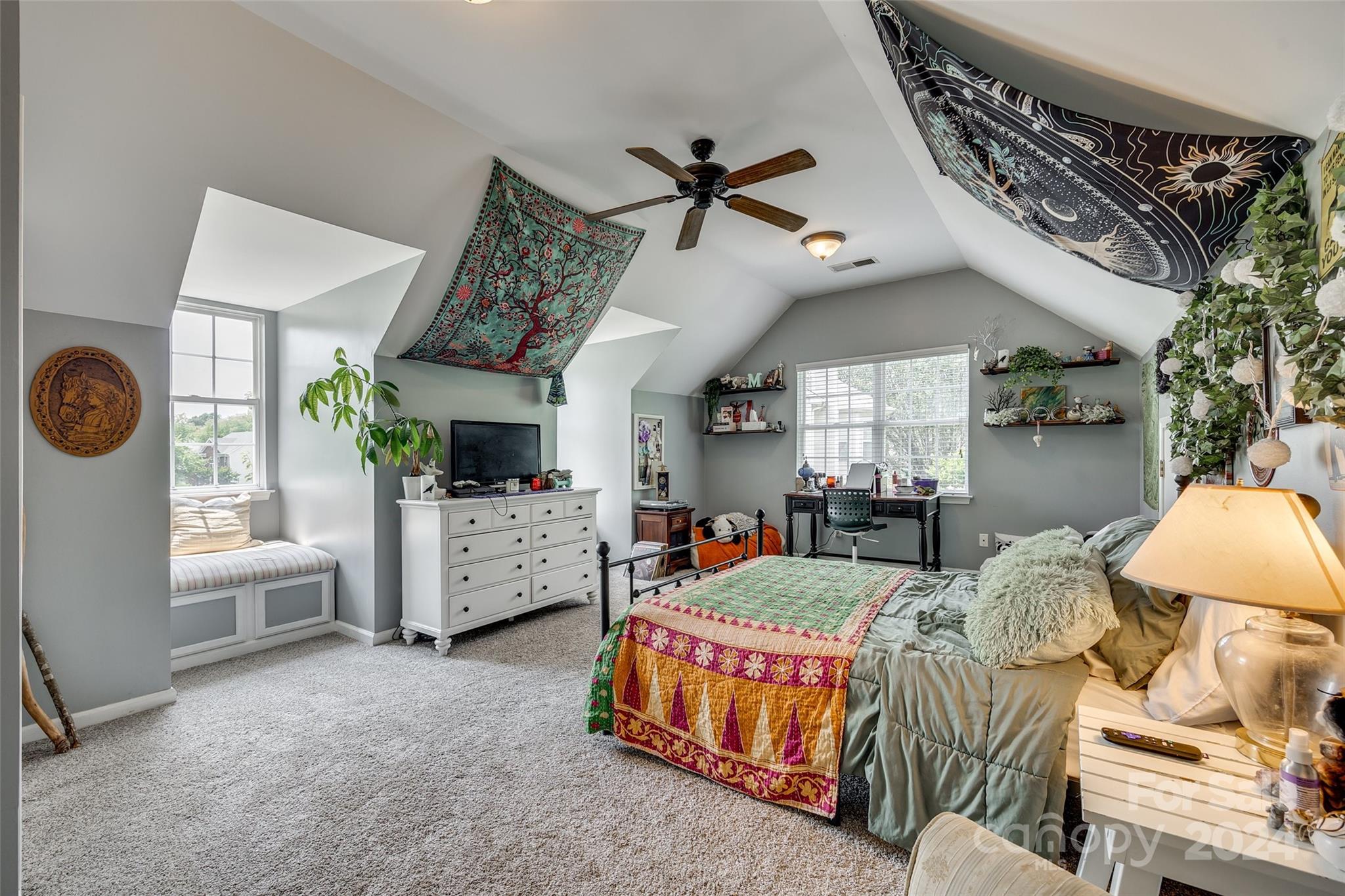 1385 Lloyd Place