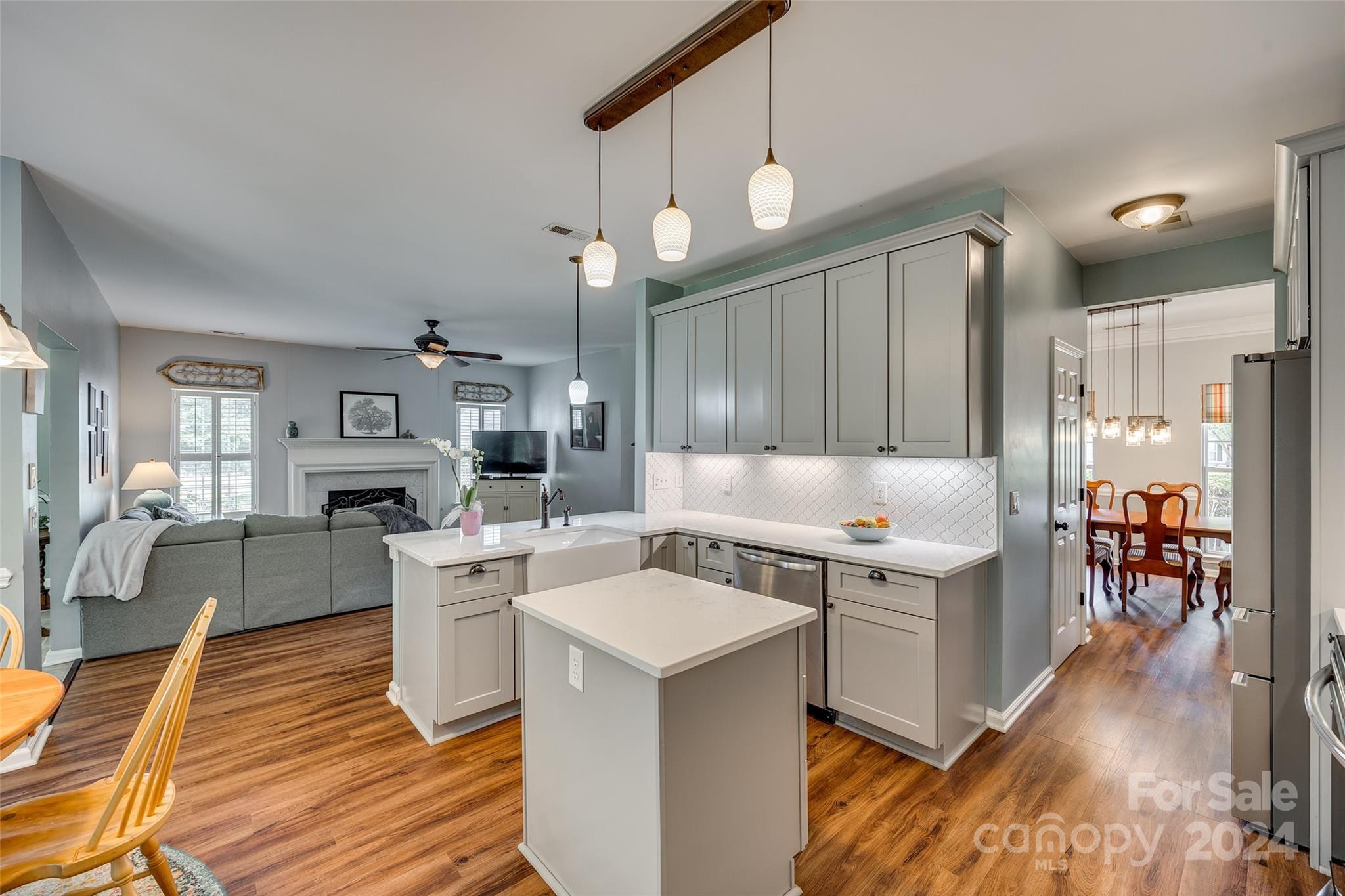 1385 Lloyd Place