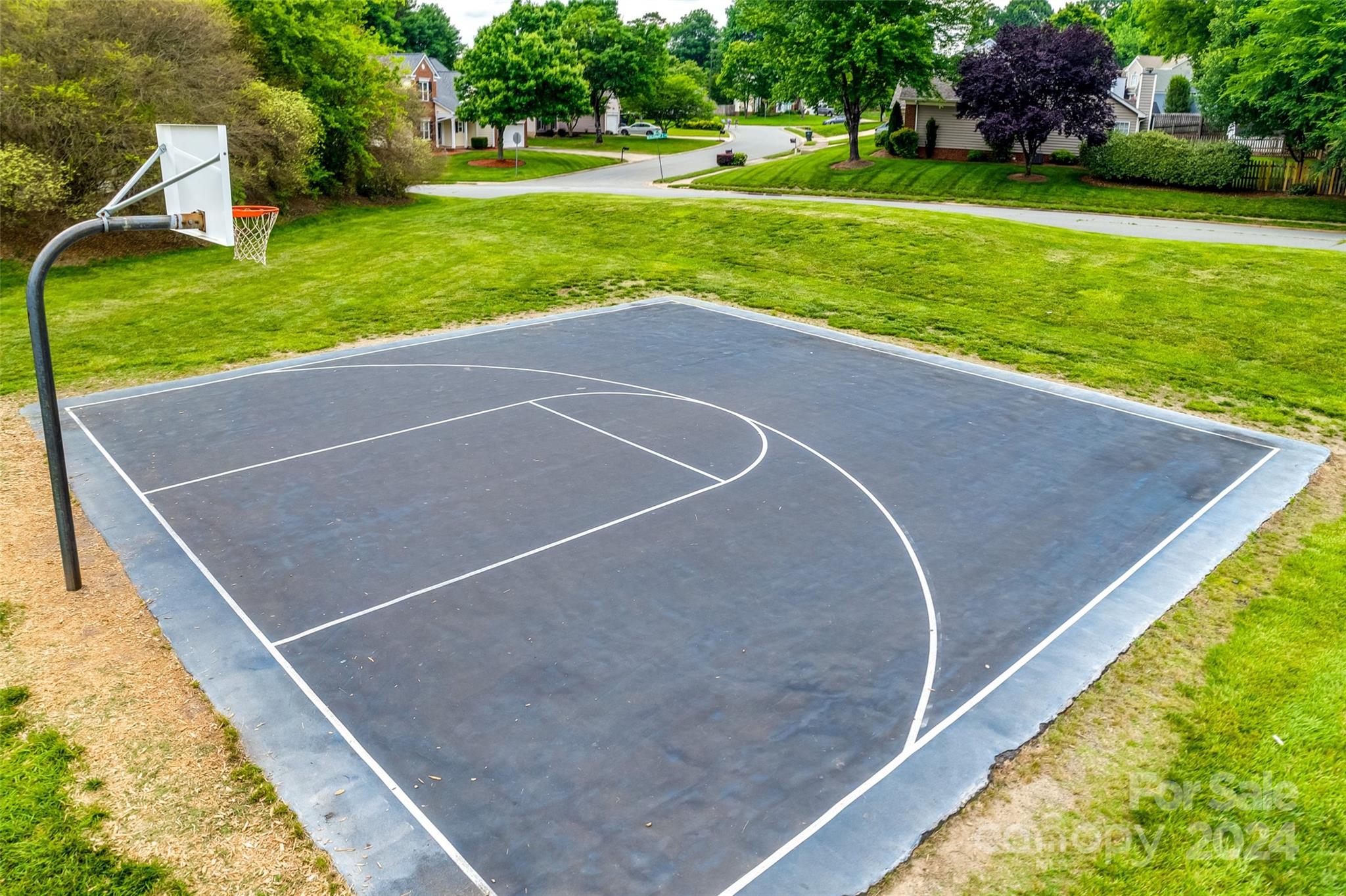 1385 Lloyd Place