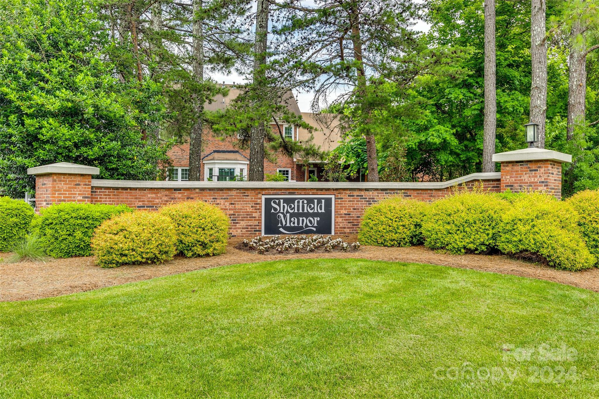 1385 Lloyd Place