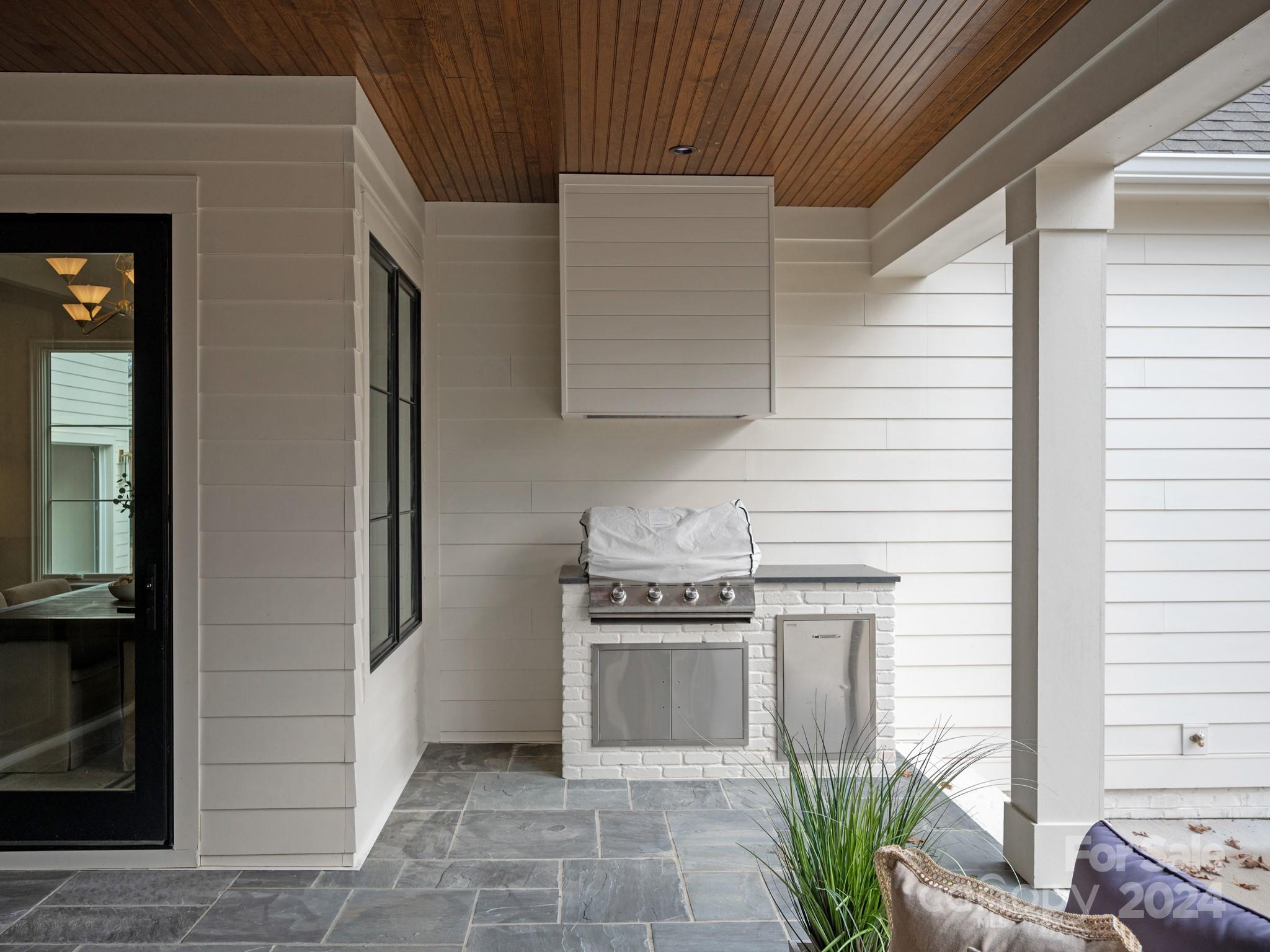 4385 Woodlark Lane