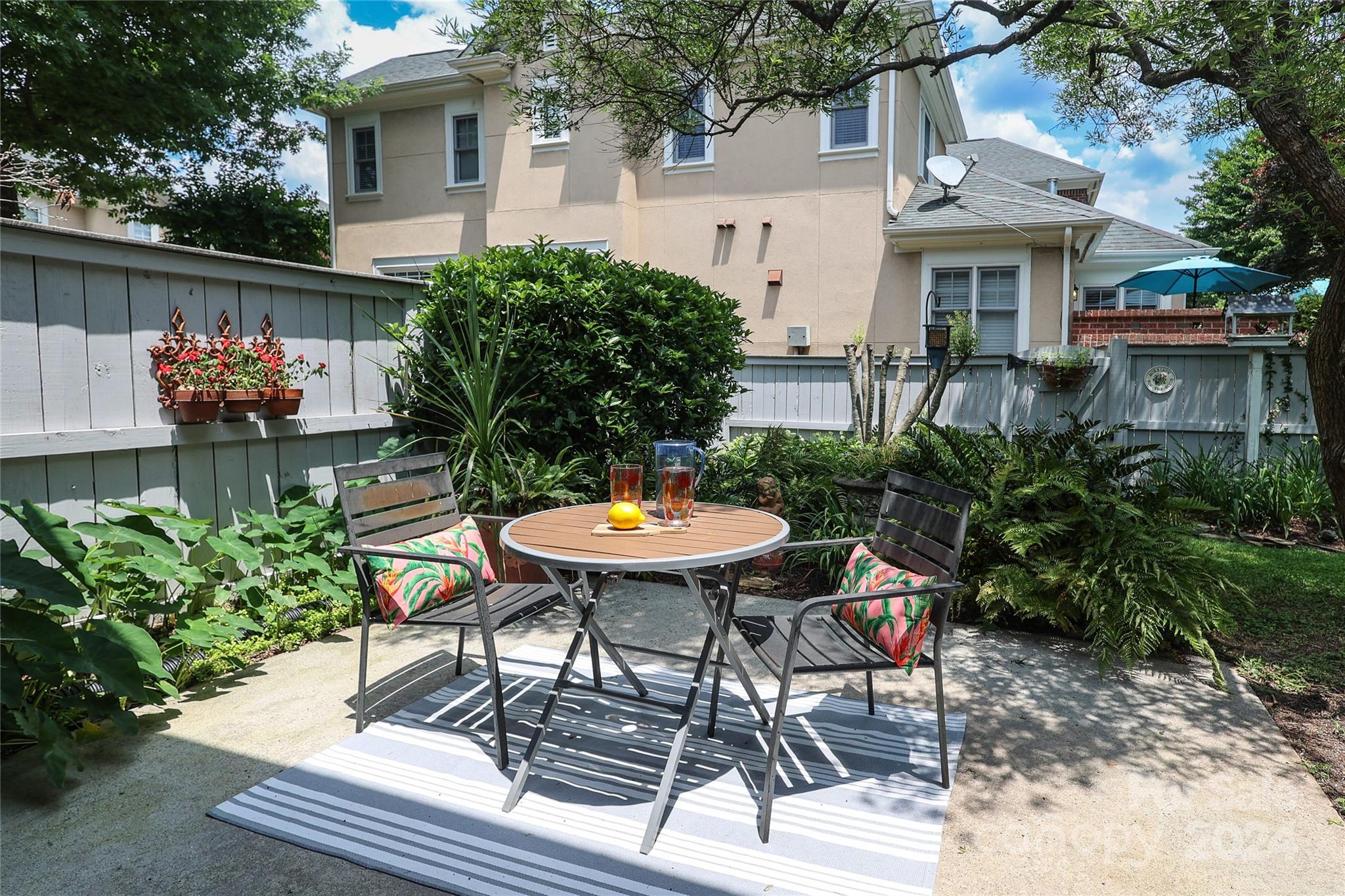 212 Sloane Square Way