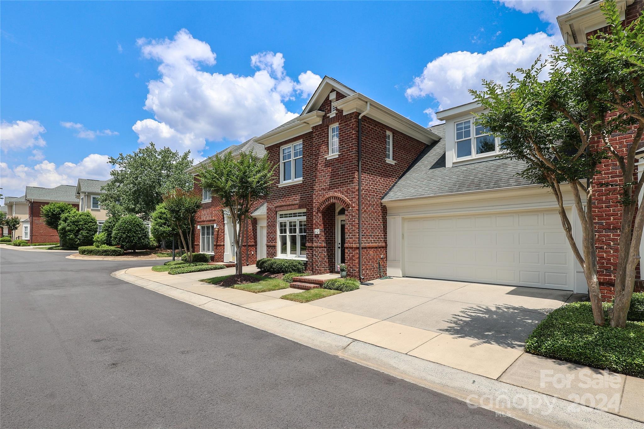 212 Sloane Square Way