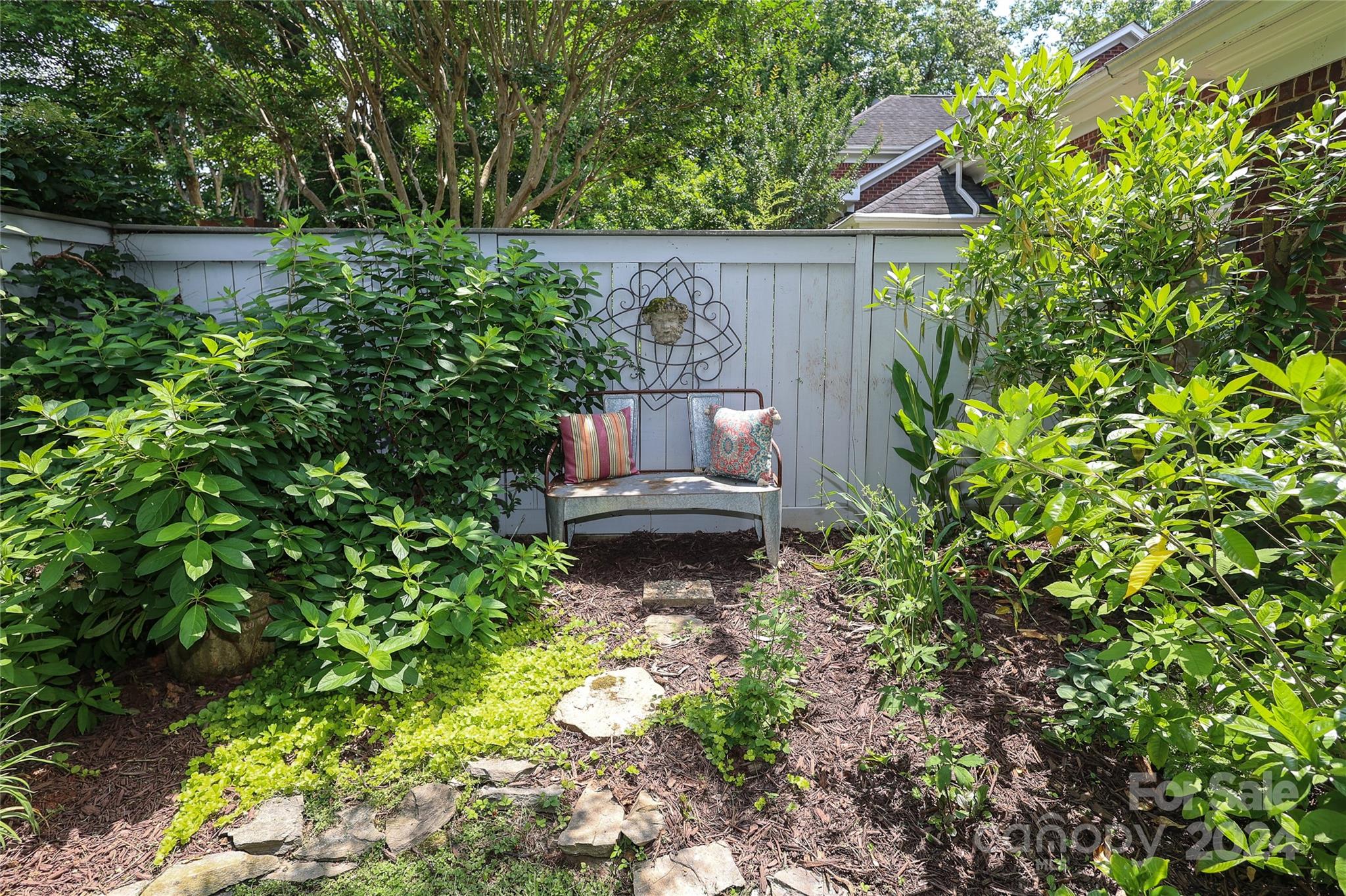 212 Sloane Square Way