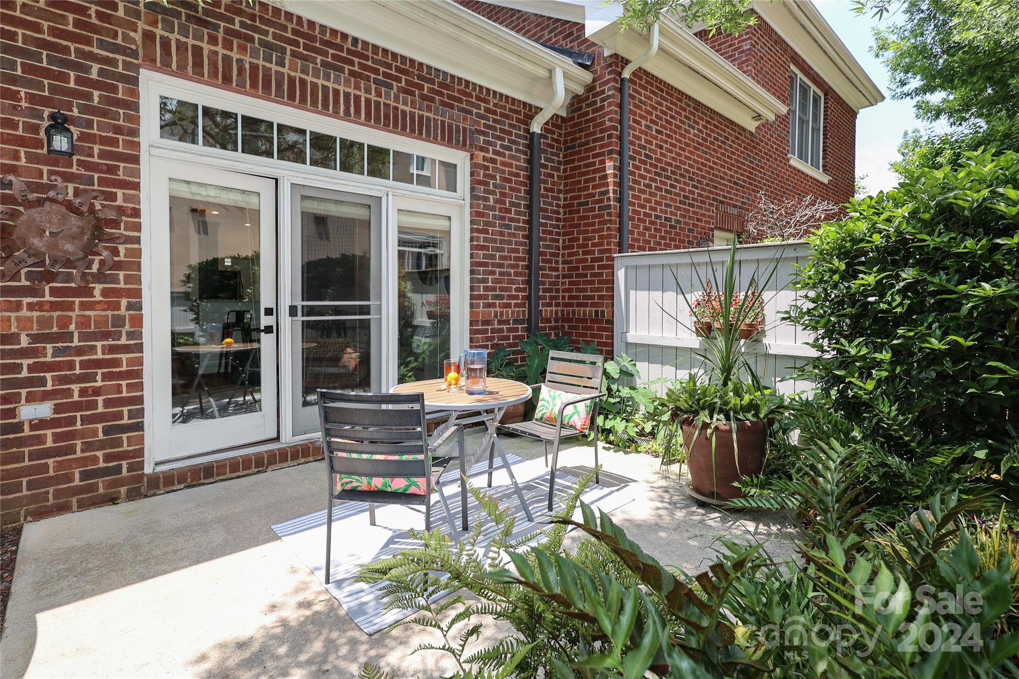 212 Sloane Square Way