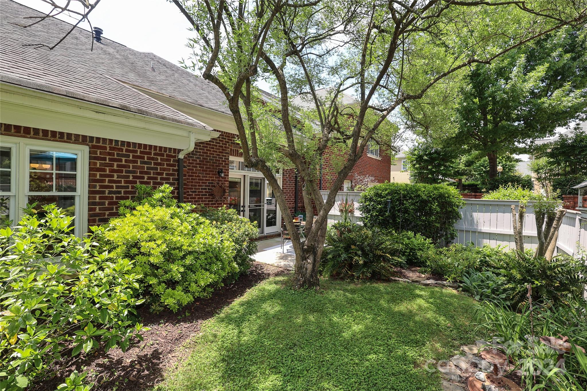 212 Sloane Square Way