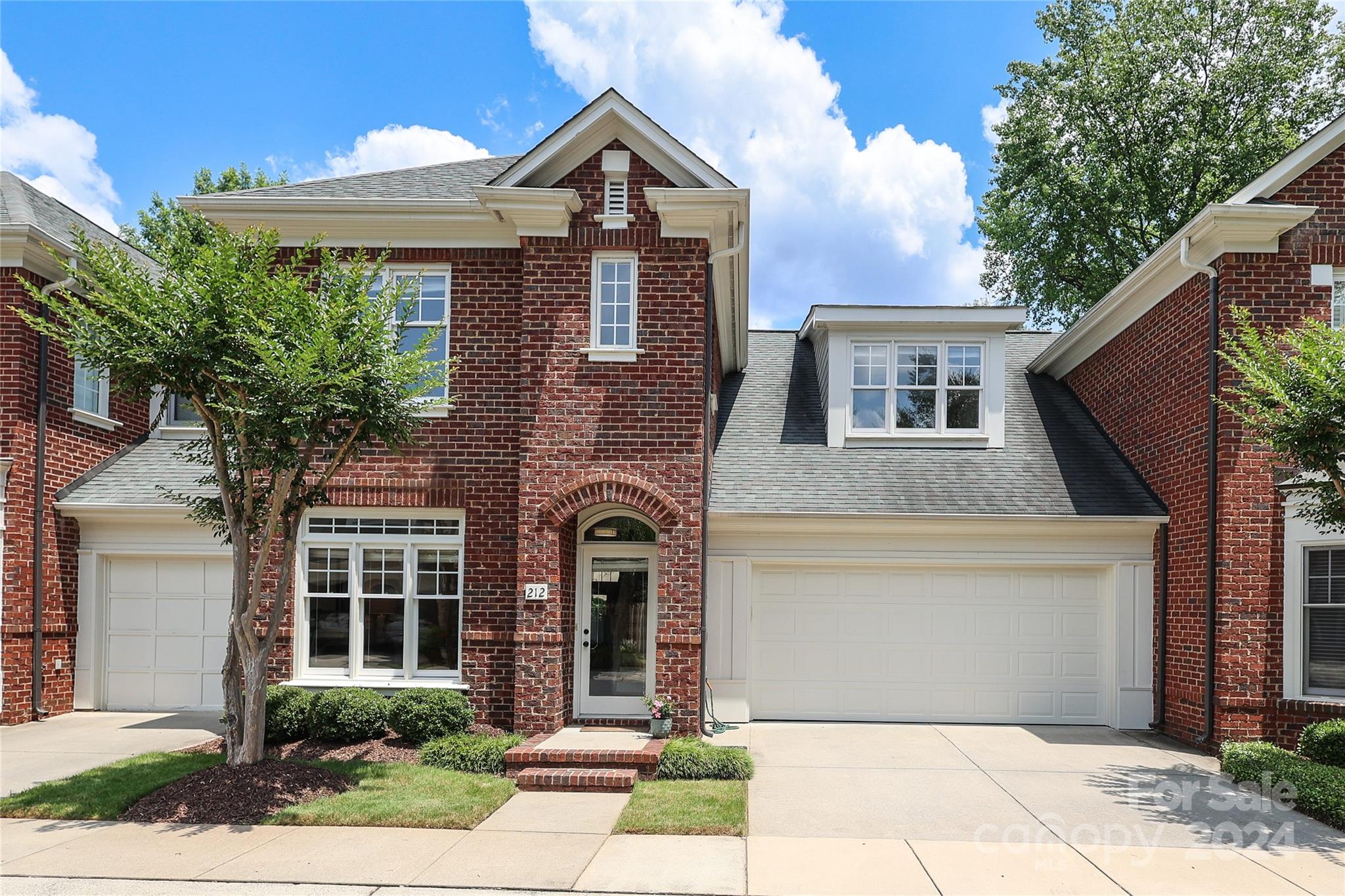 212 Sloane Square Way