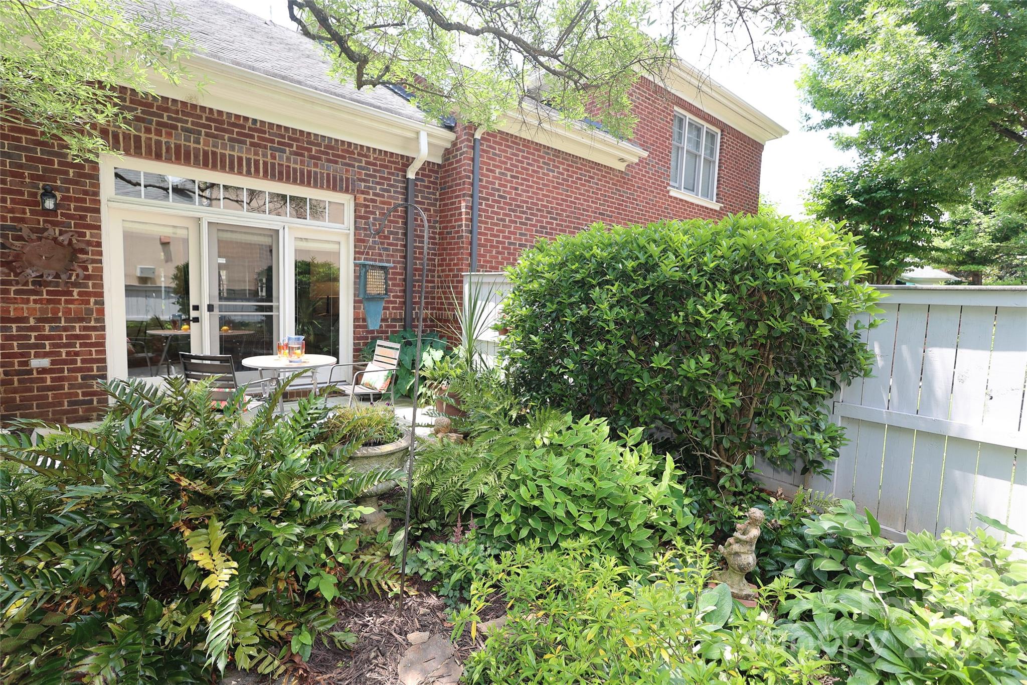 212 Sloane Square Way