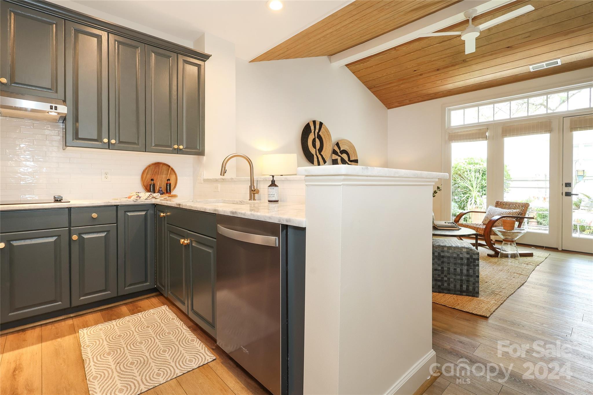 212 Sloane Square Way