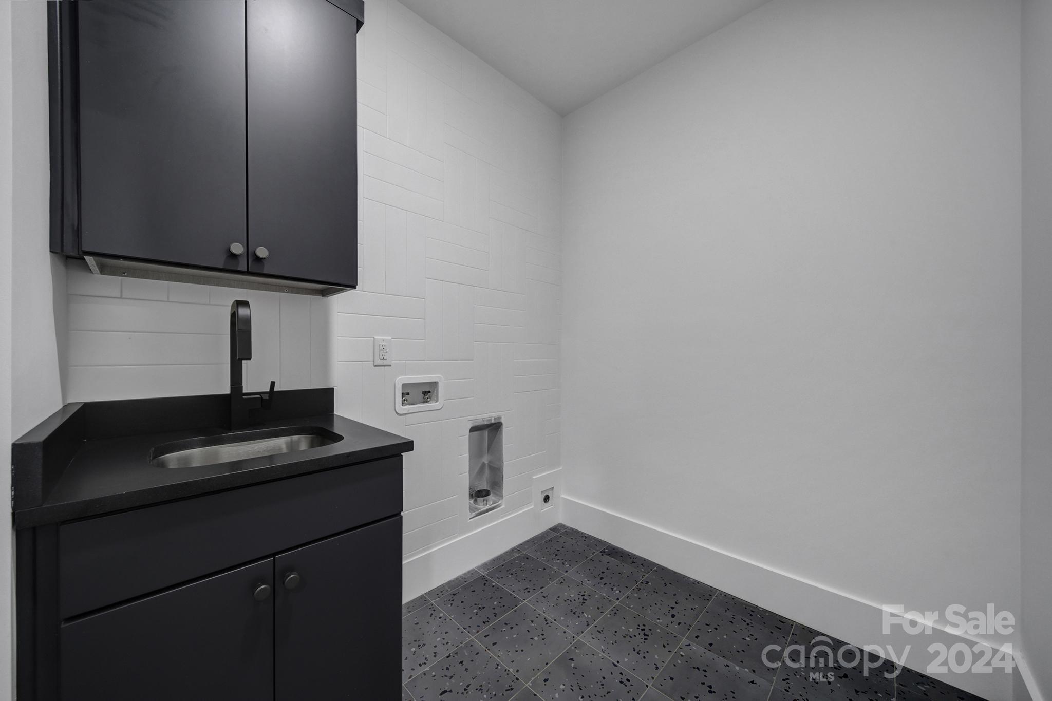 1708 Seifert Circle