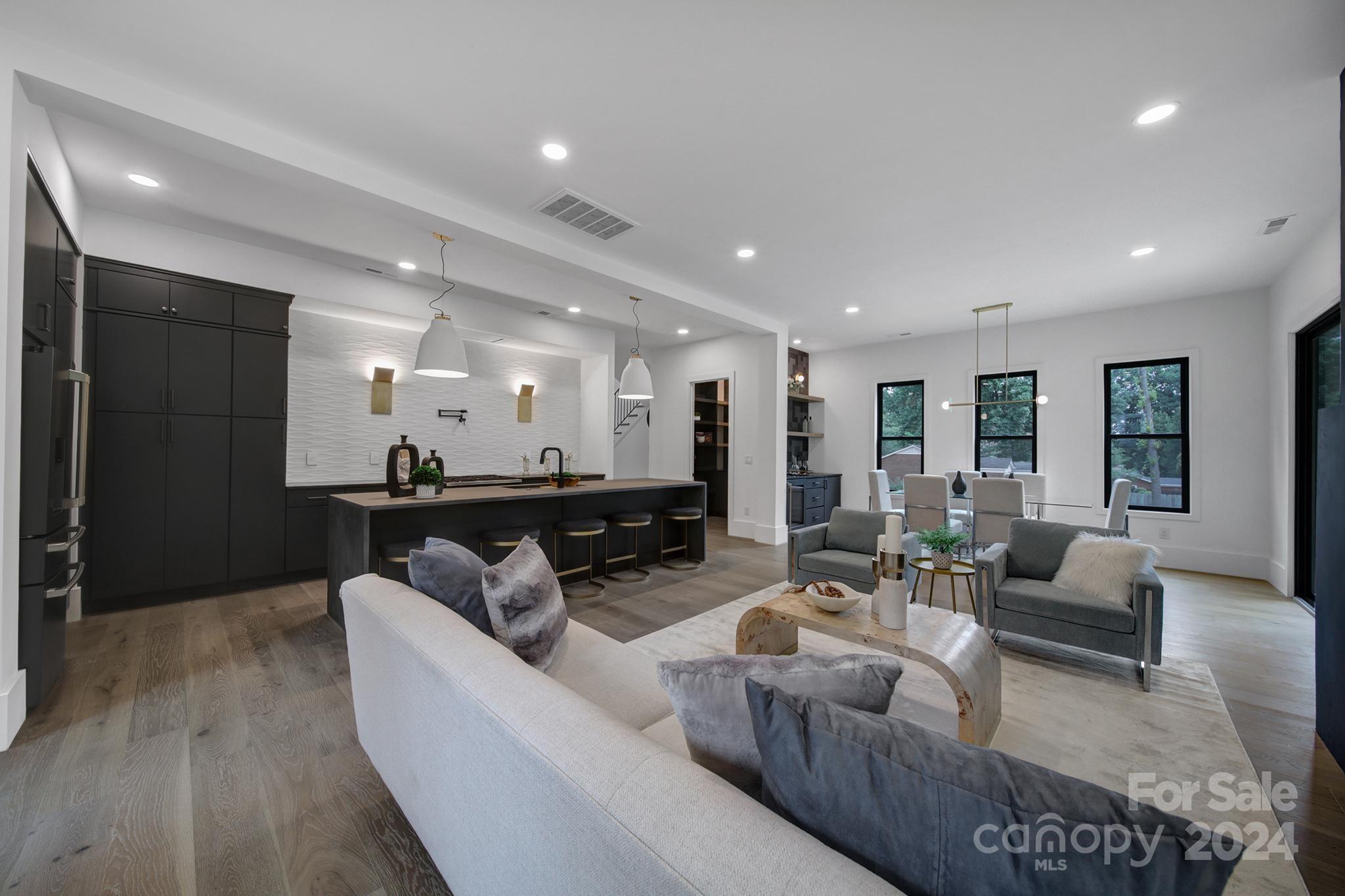 1708 Seifert Circle