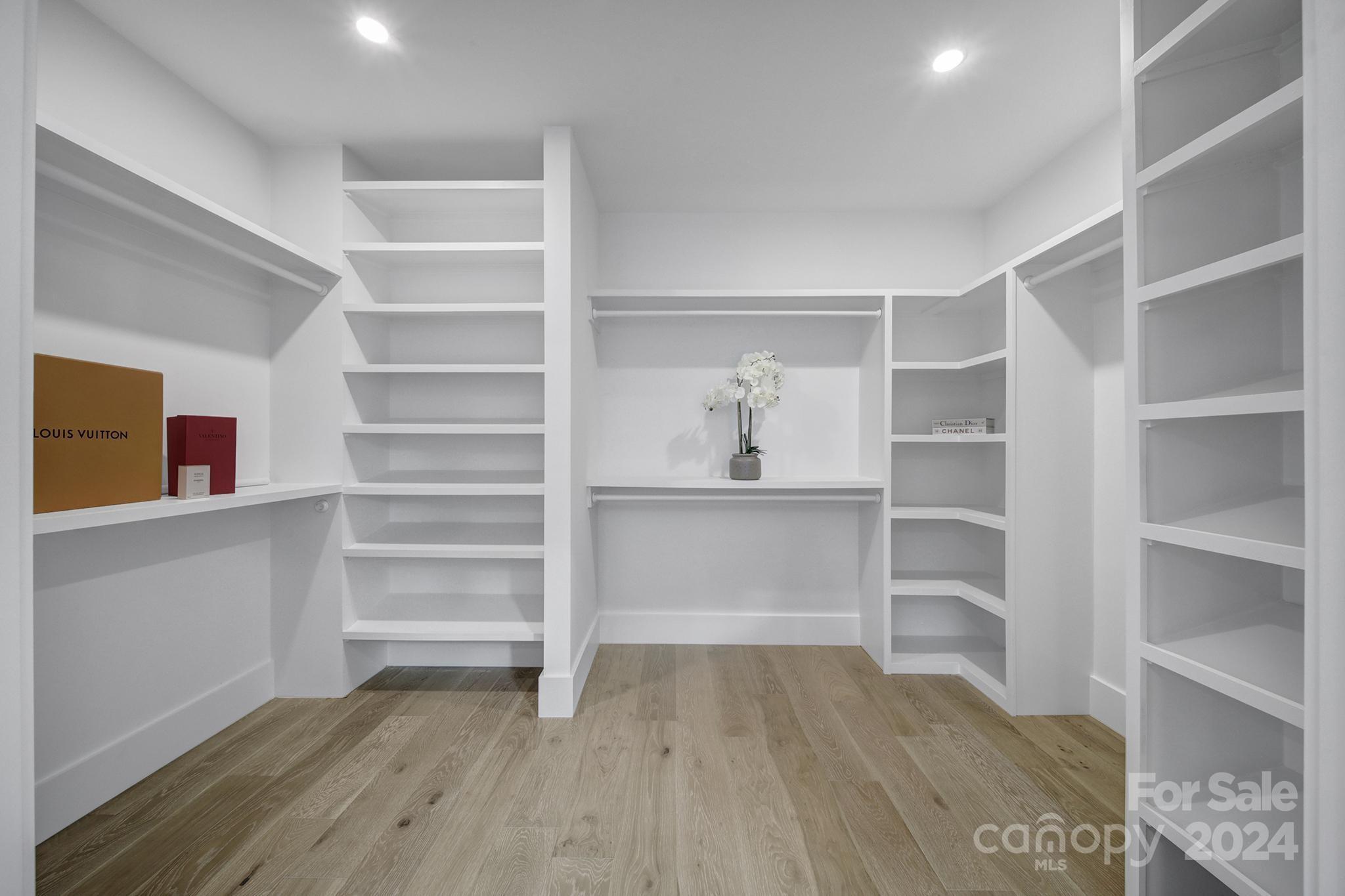 1708 Seifert Circle