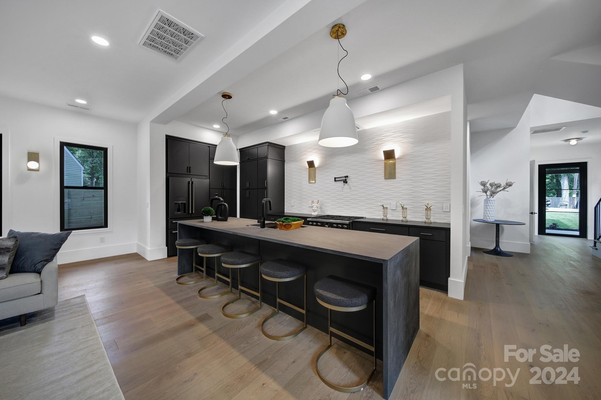 1708 Seifert Circle
