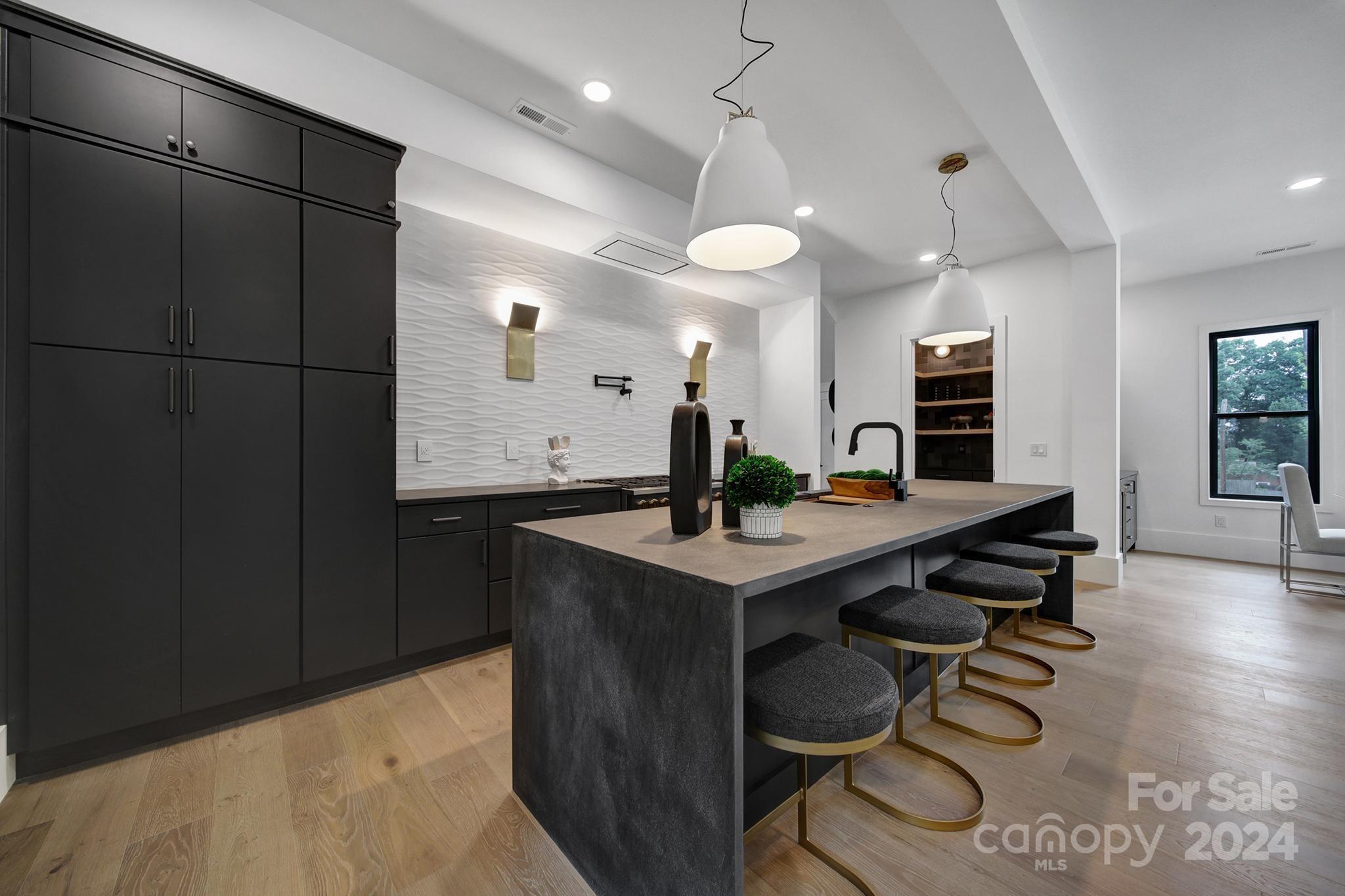 1708 Seifert Circle