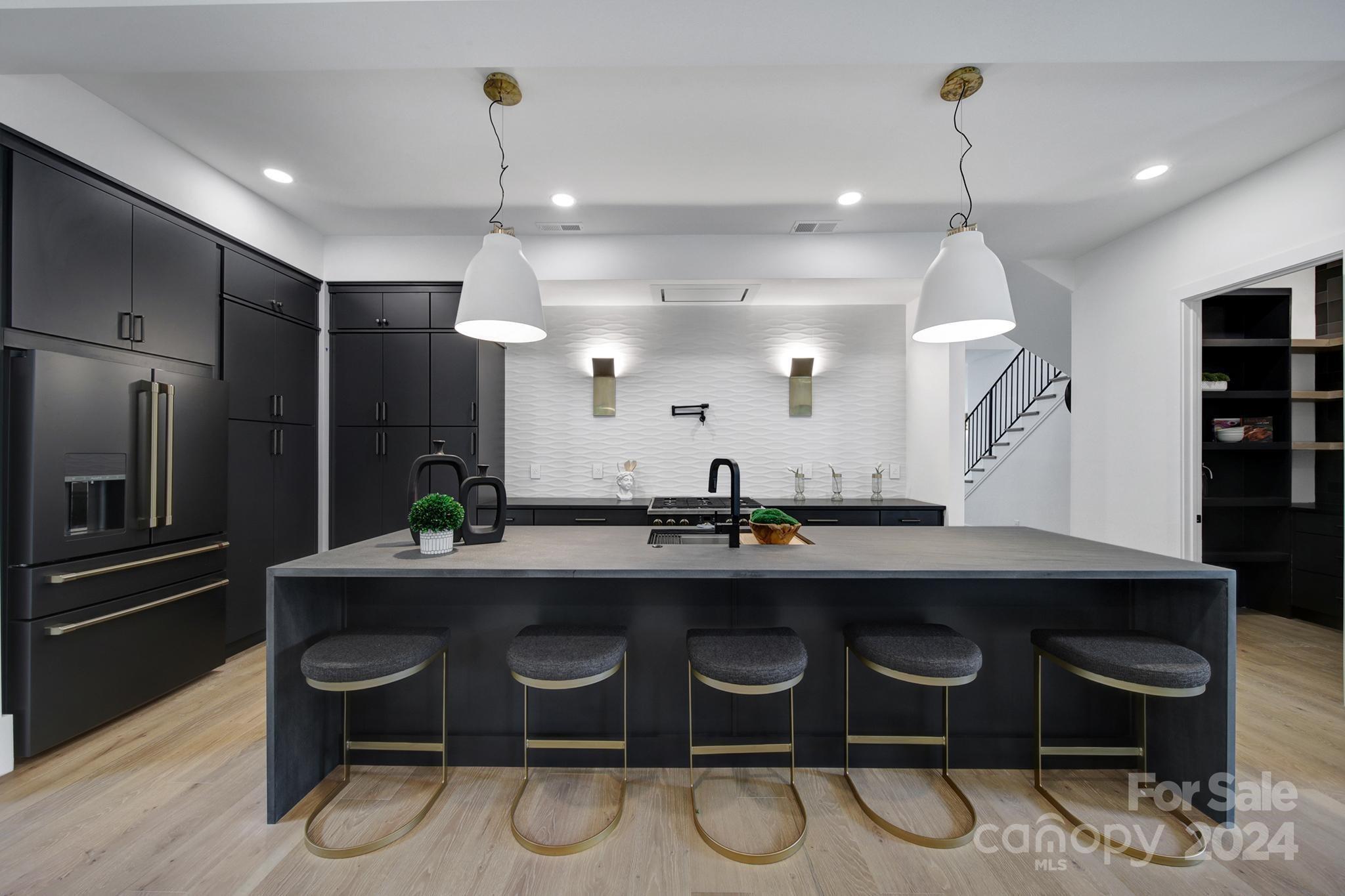 1708 Seifert Circle