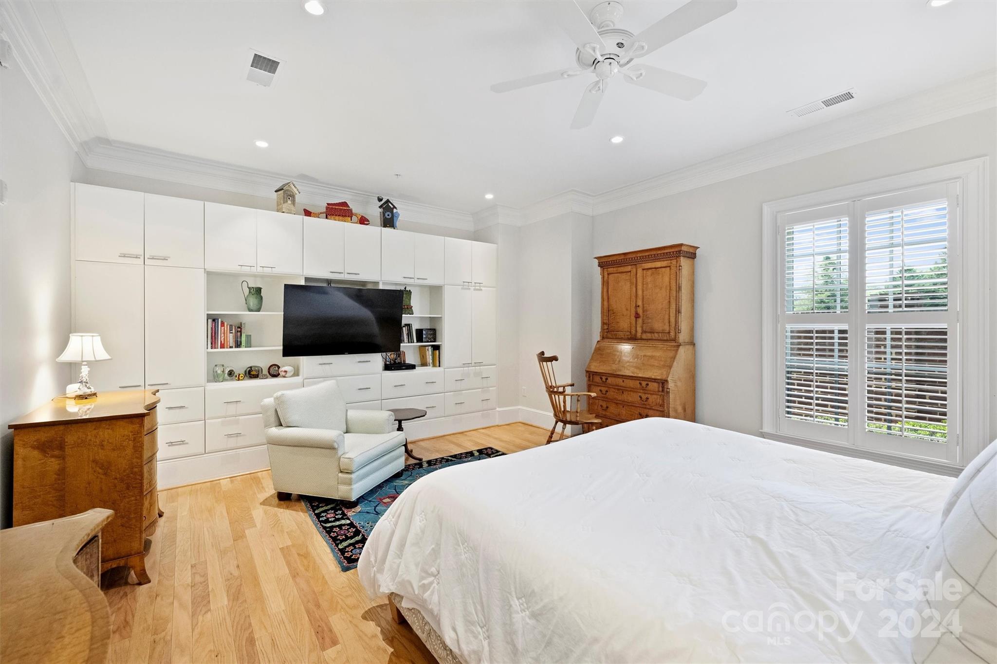 2410 Roswell Avenue