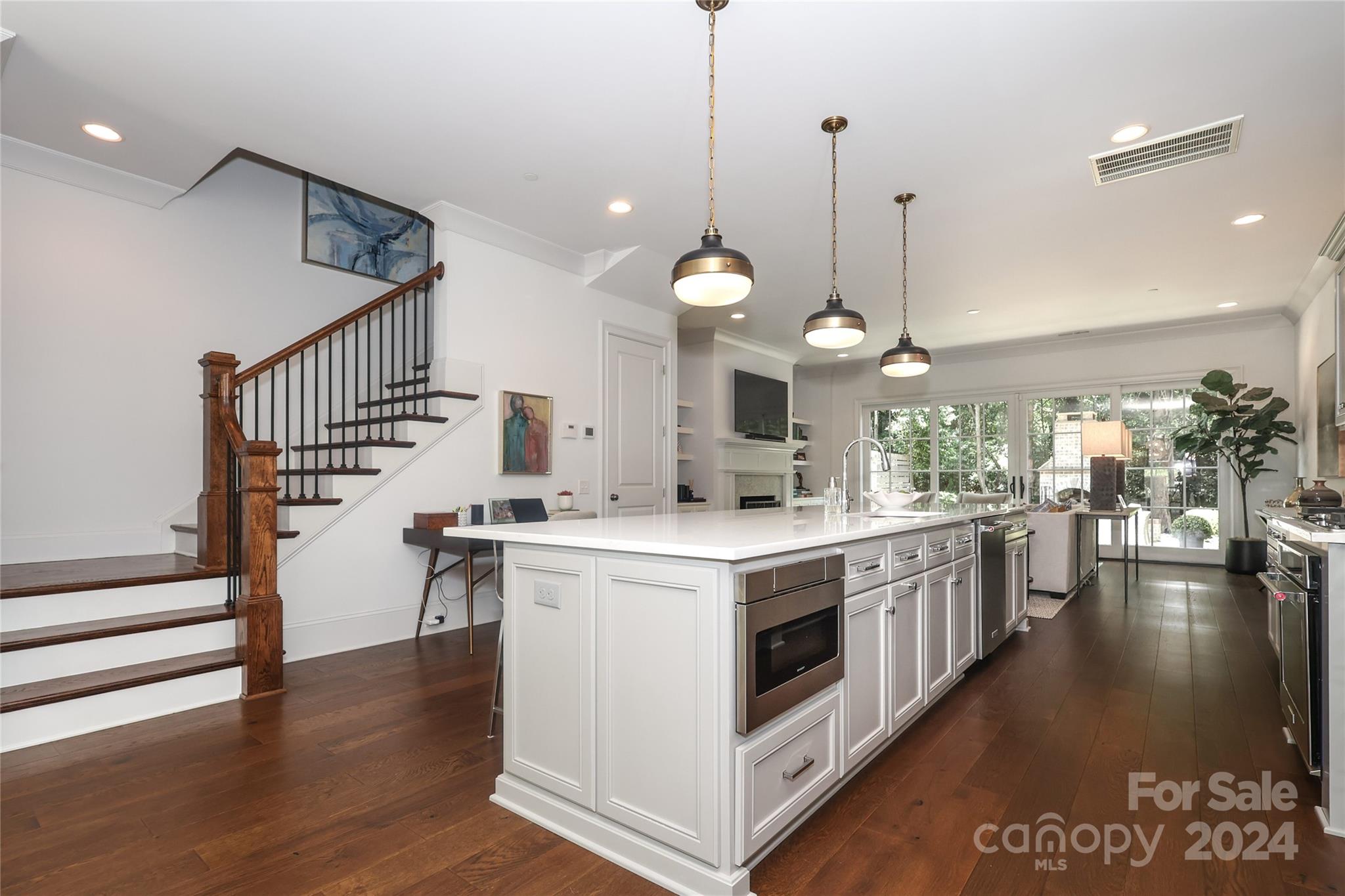 2039 Lynnwood Drive