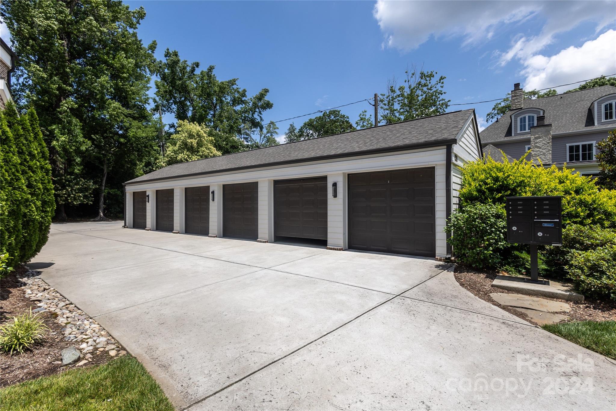 2039 Lynnwood Drive