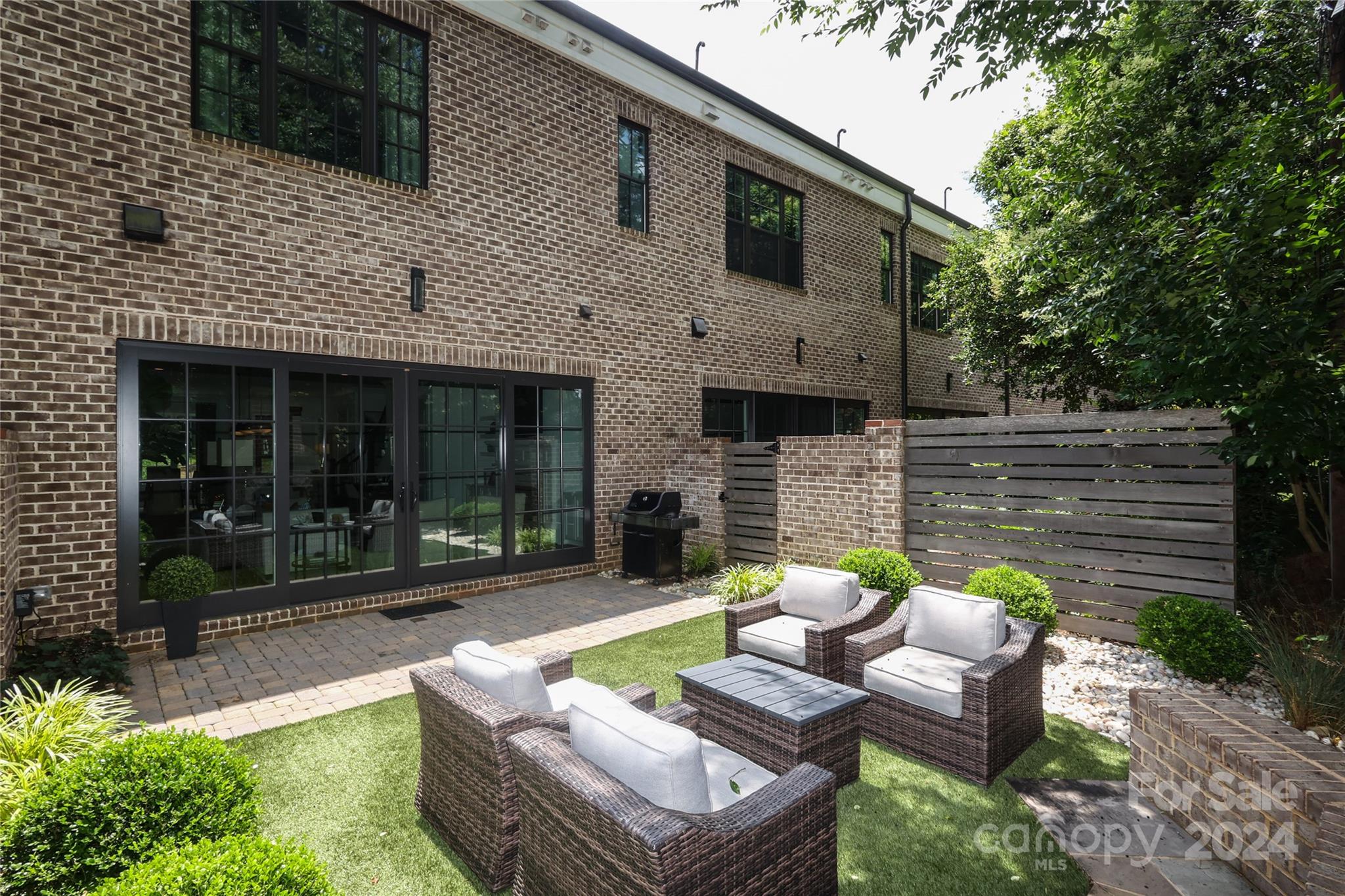 2039 Lynnwood Drive