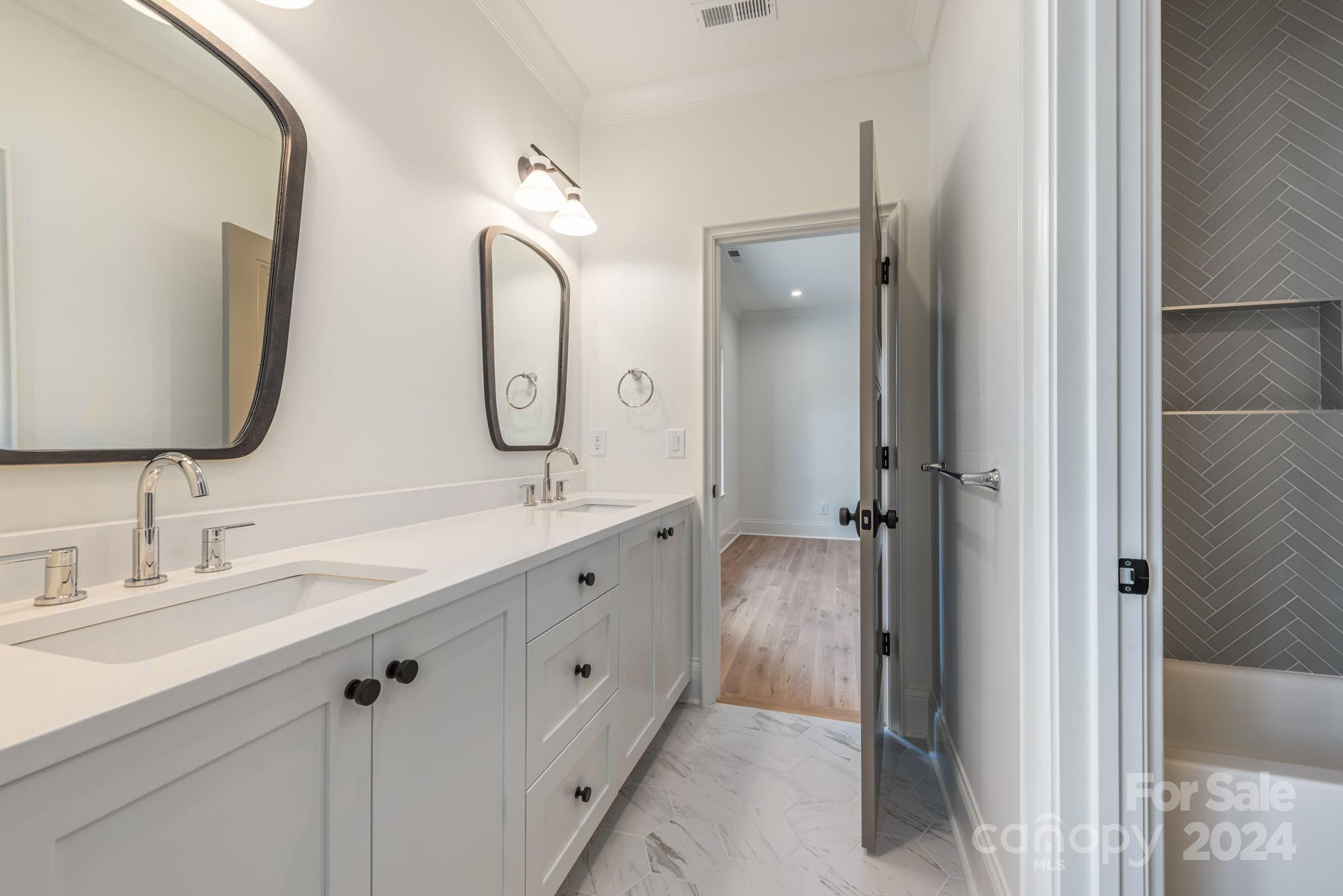 147 S Canterbury Road