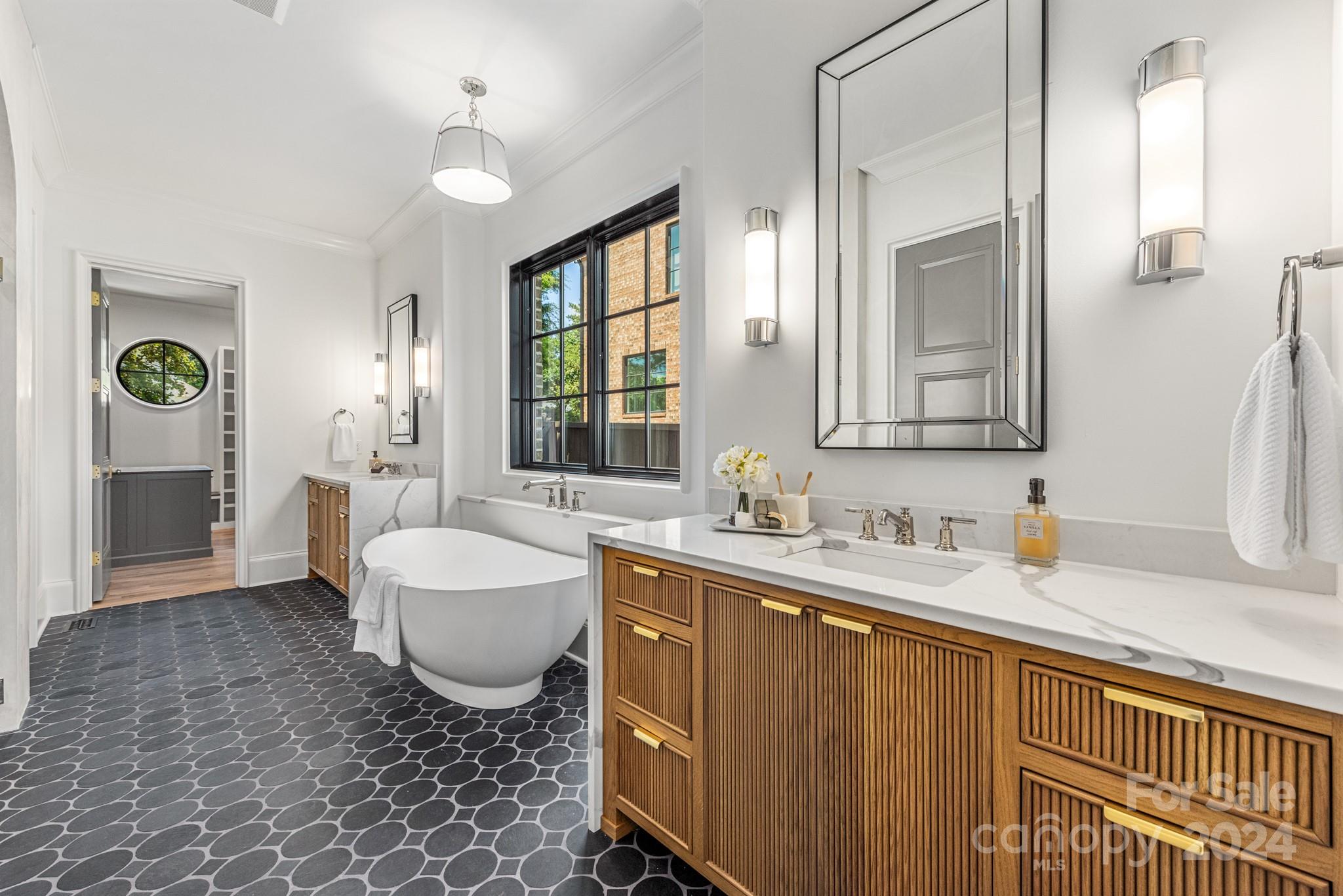 147 S Canterbury Road