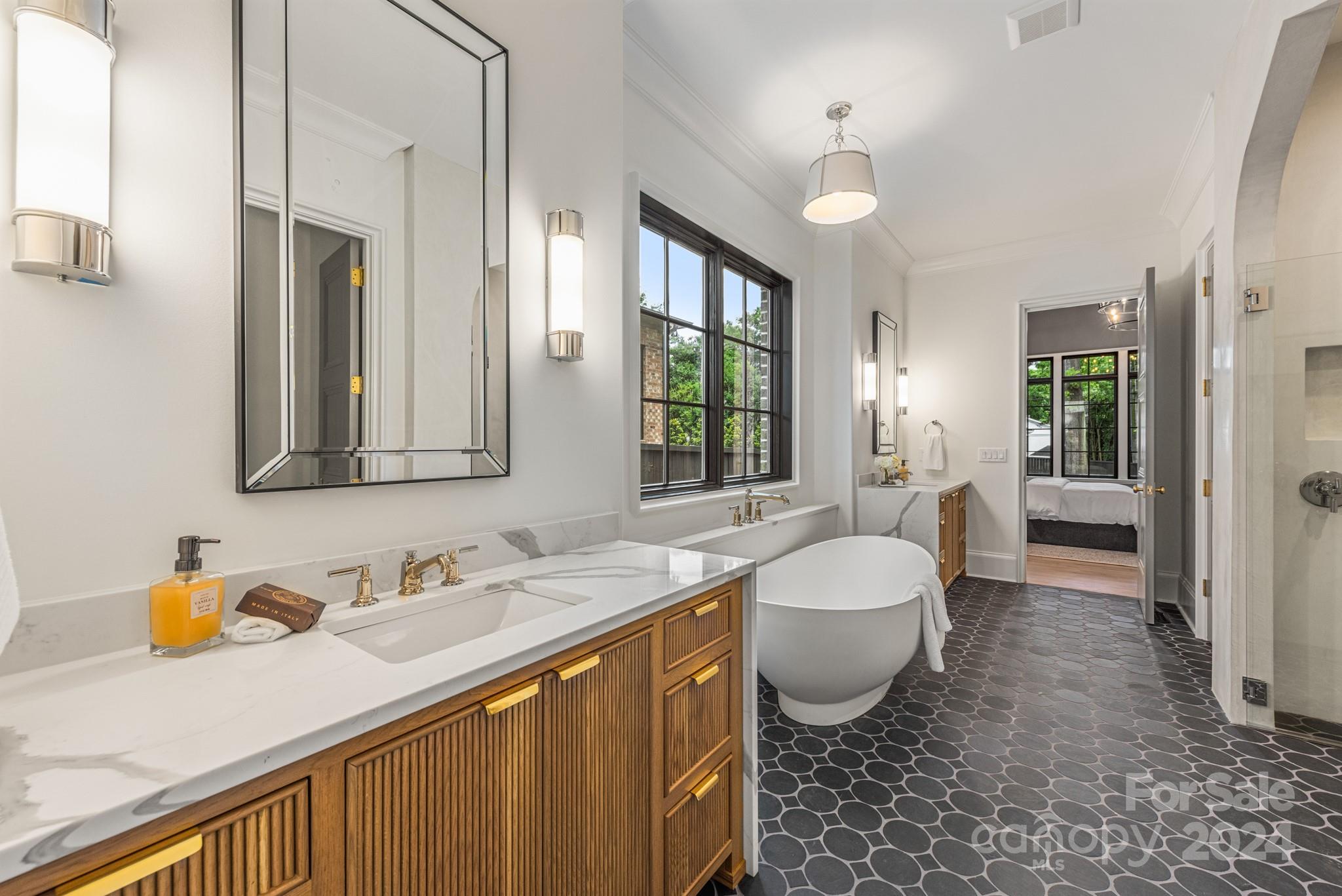 147 S Canterbury Road