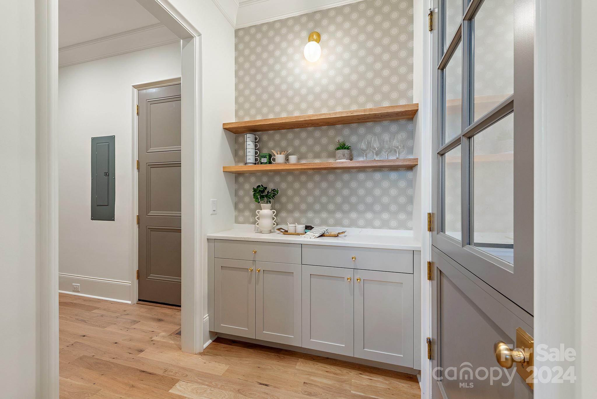 147 S Canterbury Road