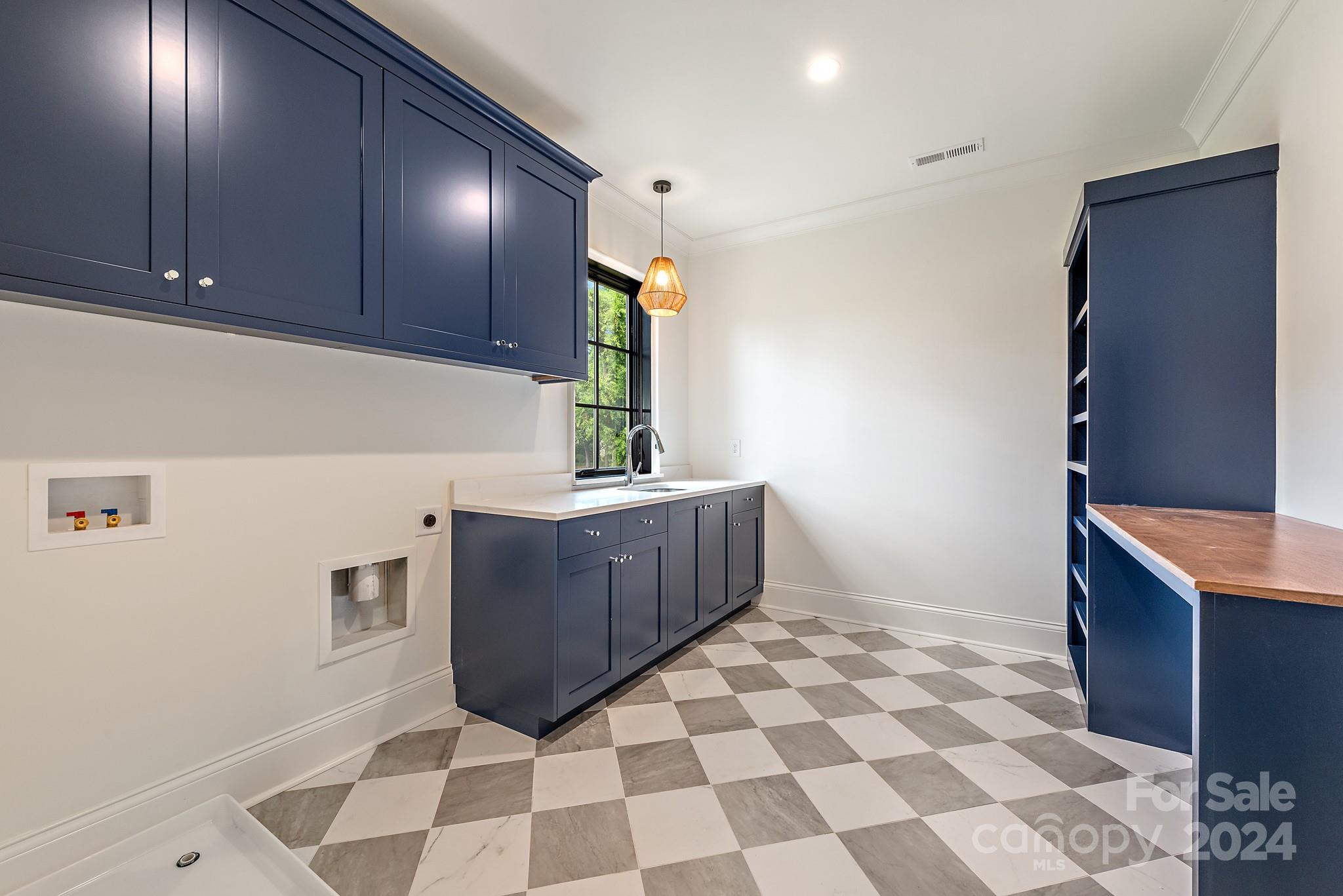 147 S Canterbury Road