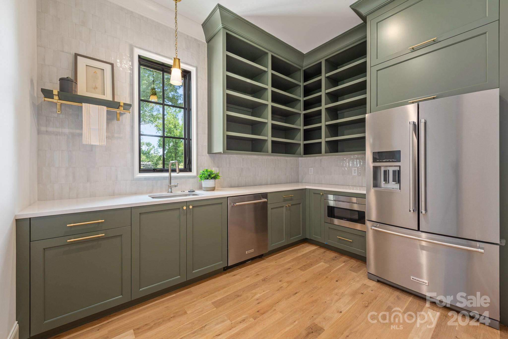147 S Canterbury Road