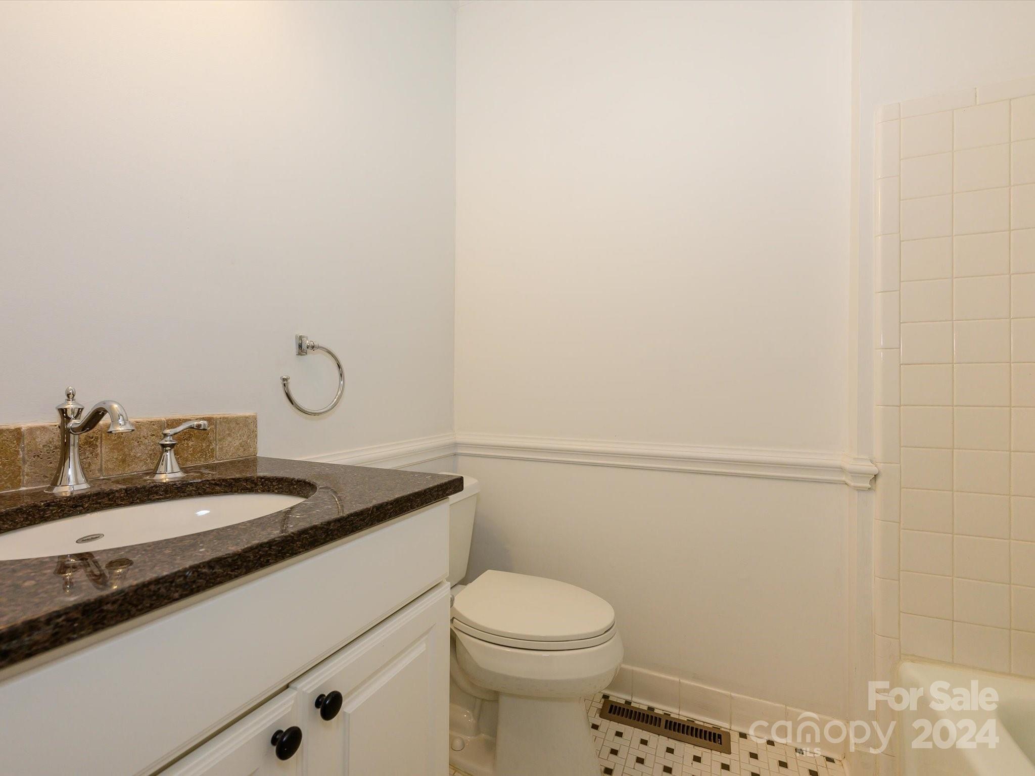 165 Perrin Place