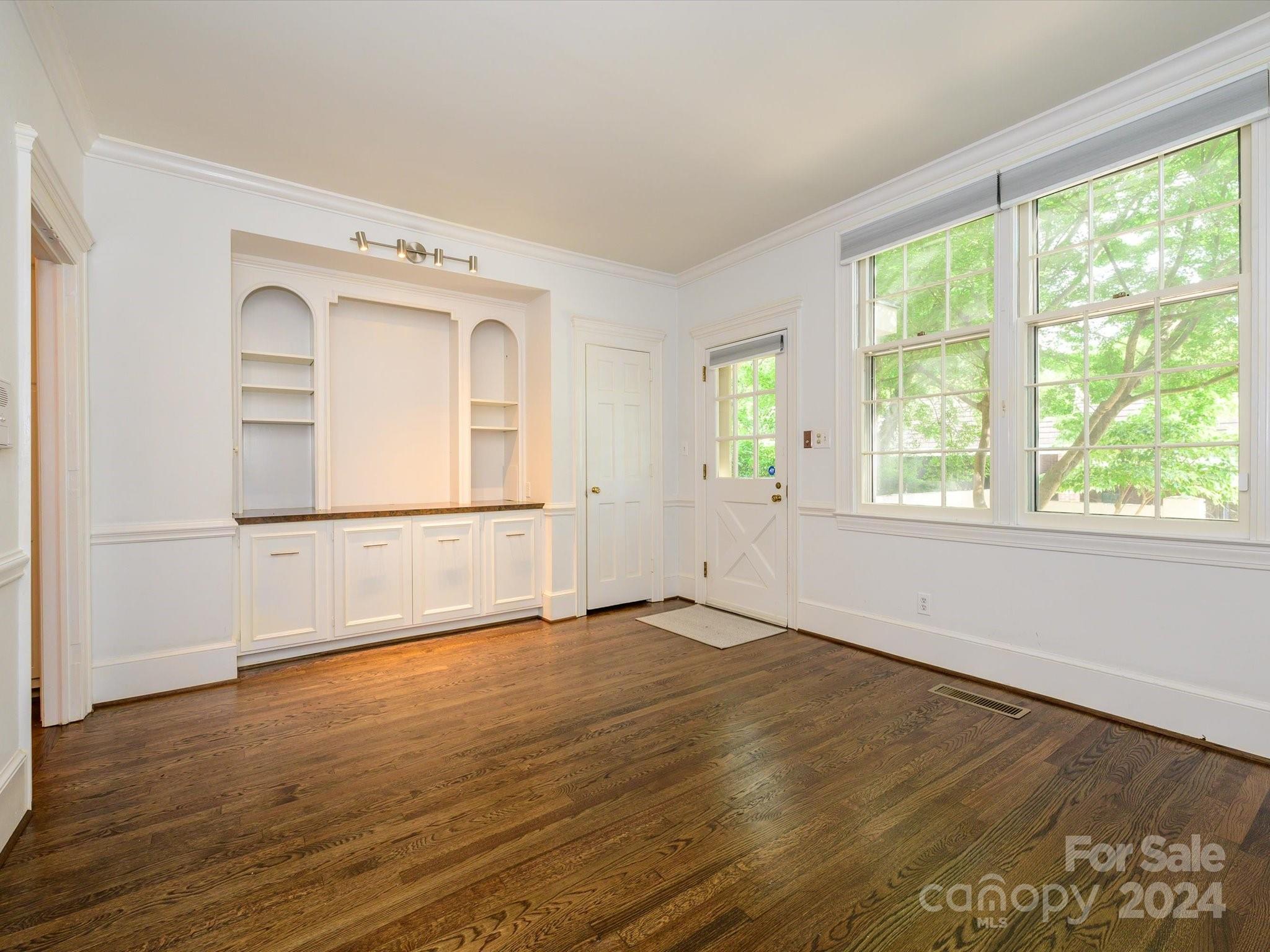 165 Perrin Place