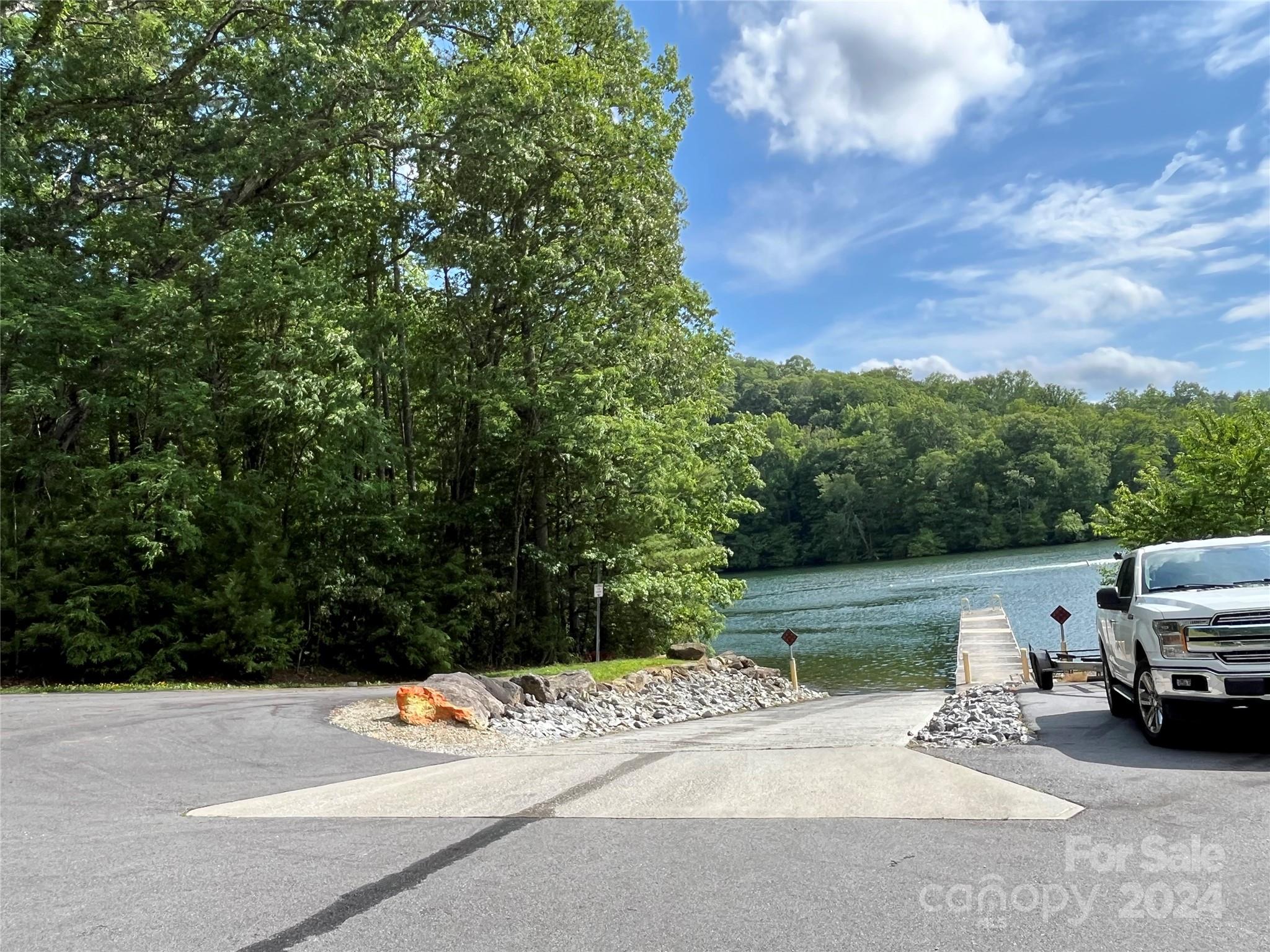 1122 Pine Creek Road