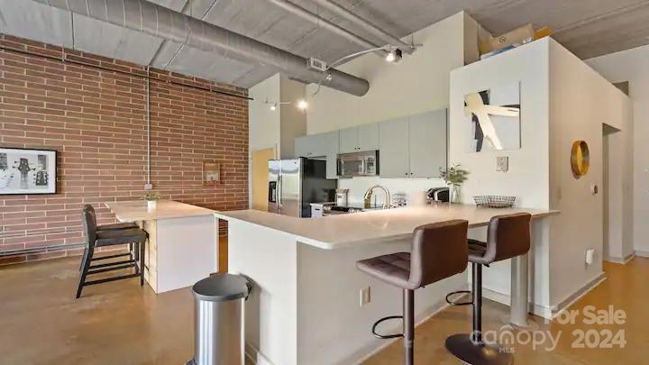 626 N Graham Street Unit: 408