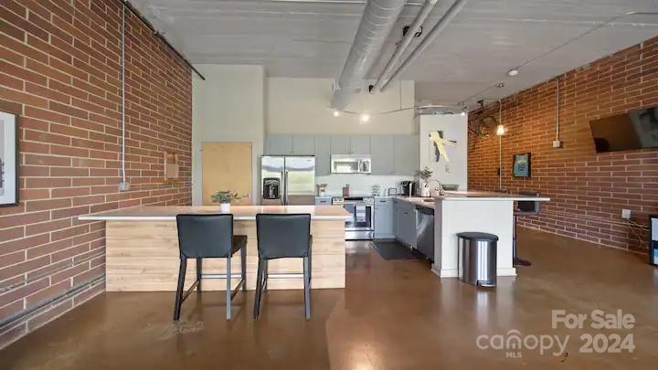 626 N Graham Street Unit: 408