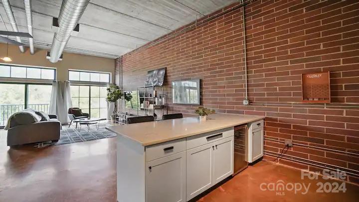626 N Graham Street Unit: 408