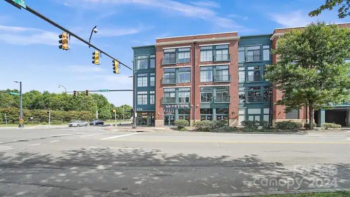 626 N Graham Street Unit: 408