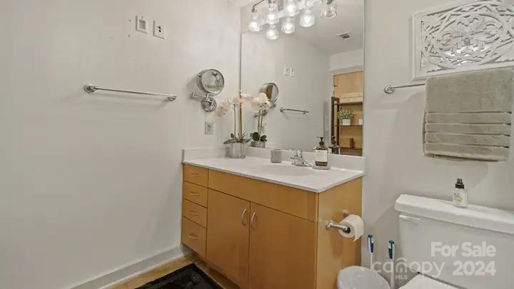 626 N Graham Street Unit: 408