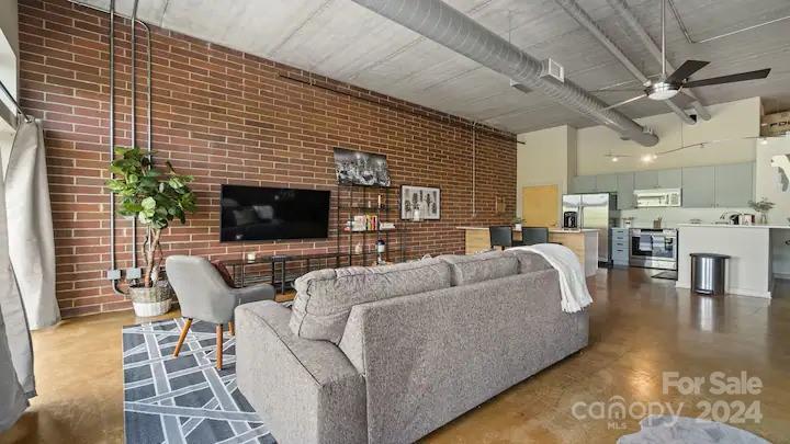 626 N Graham Street Unit: 408