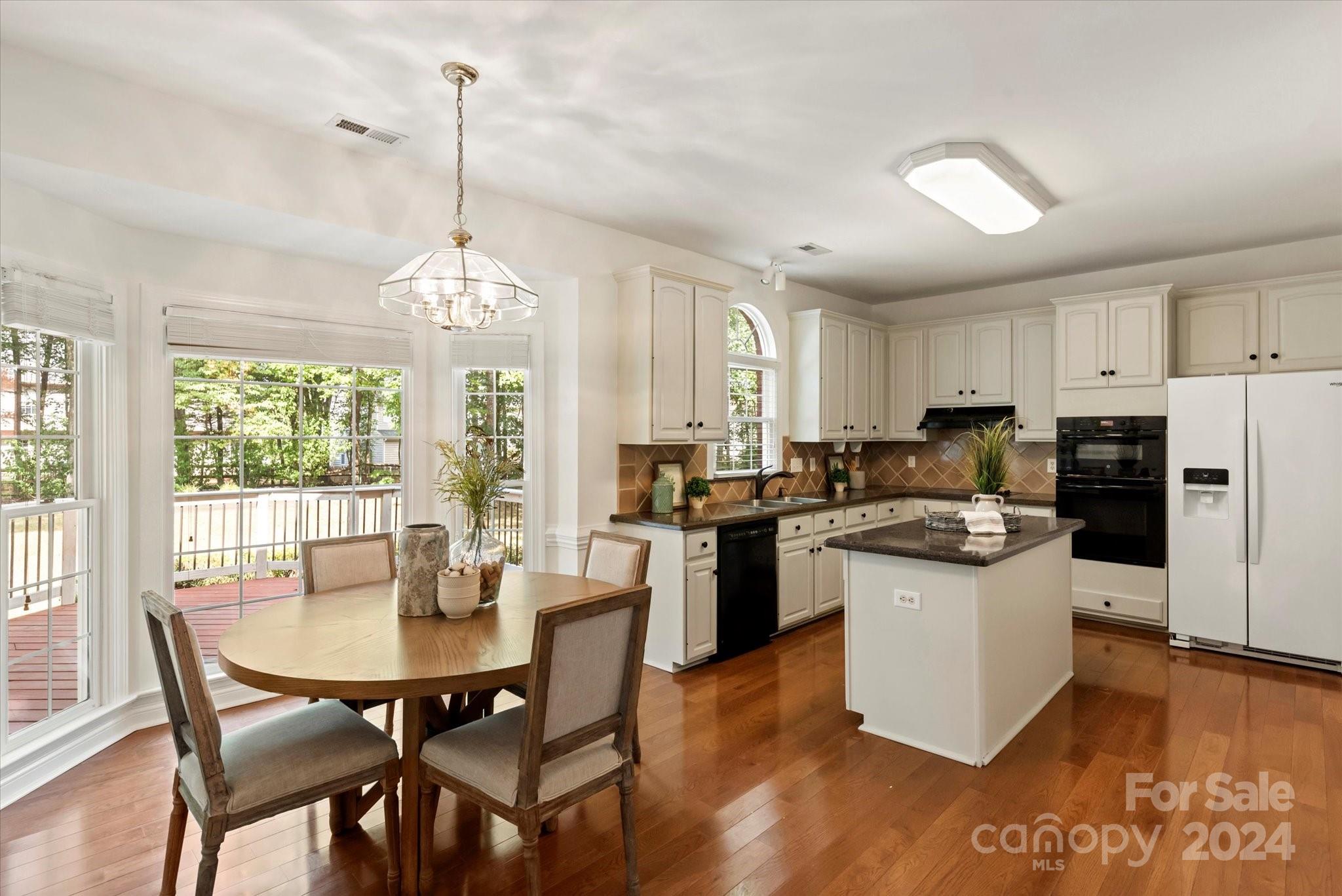808 Staghorn Lane